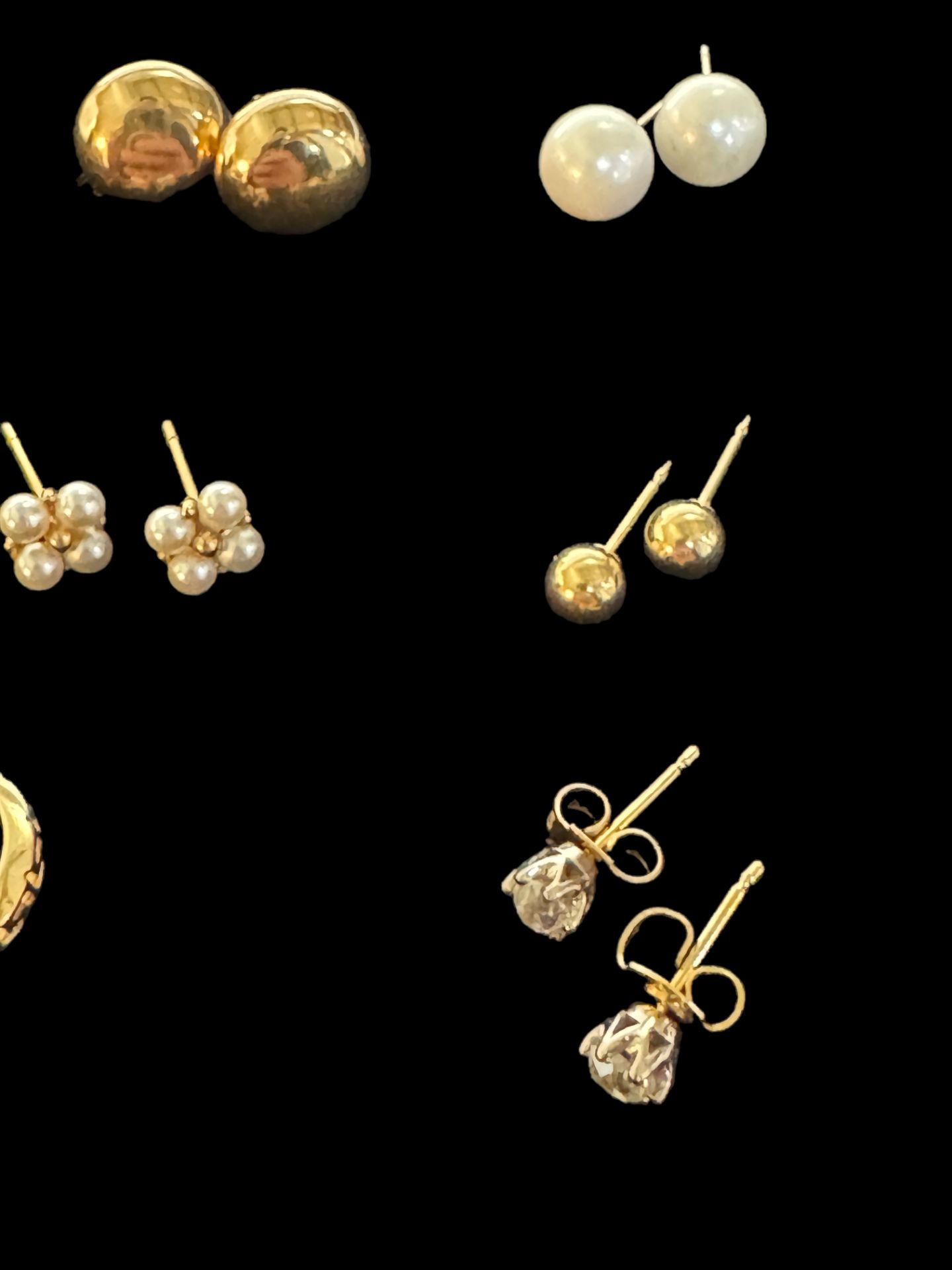 A small group of stud earrings - Image 4 of 4