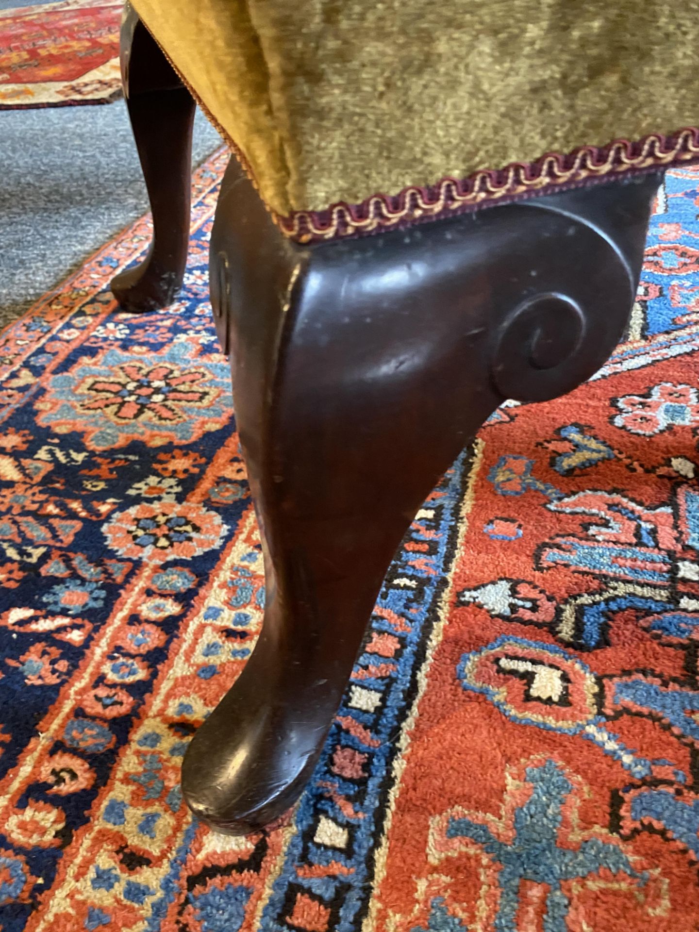 A George II style carved mahogany wing arm chair - Image 17 of 22