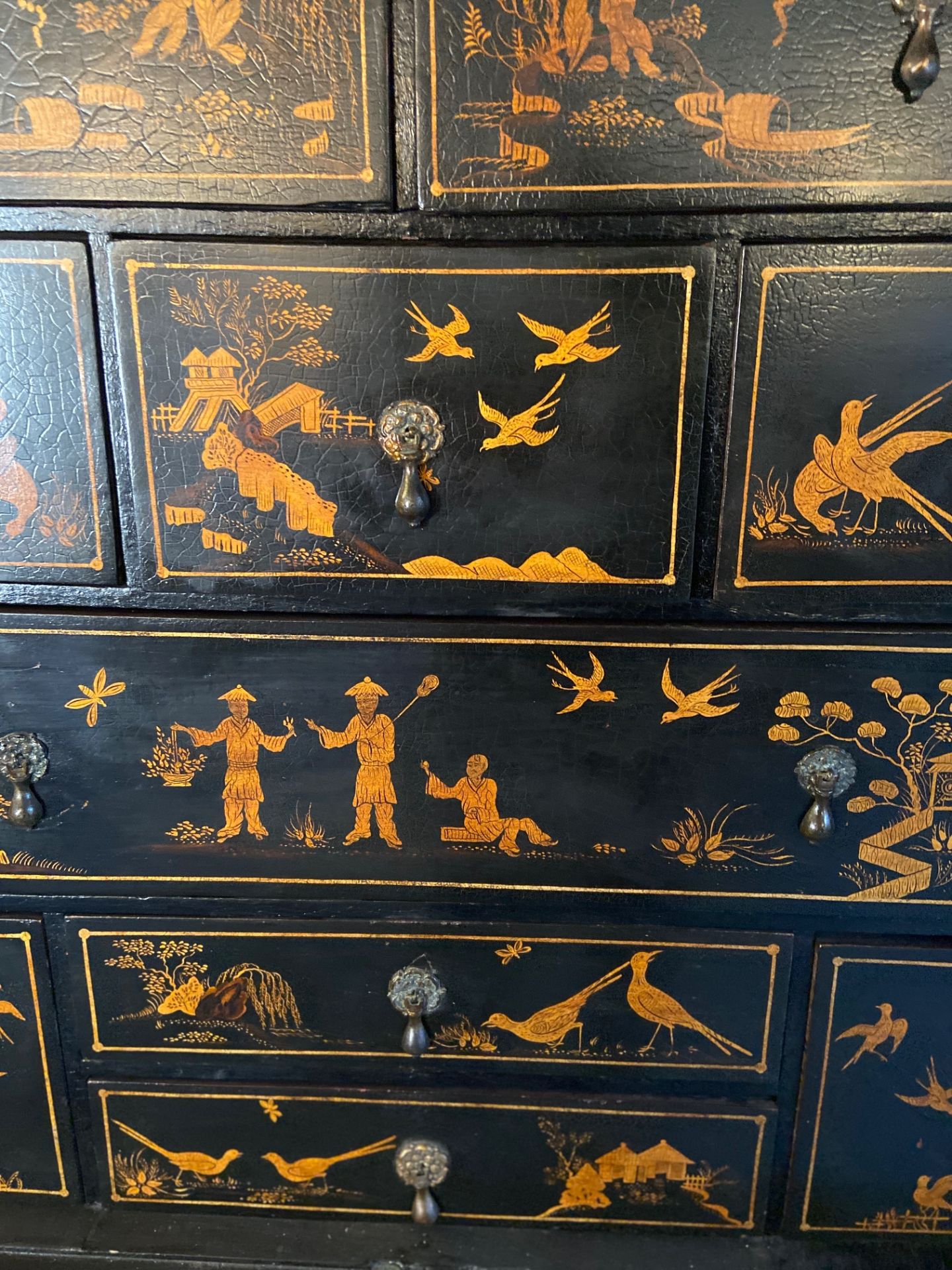 An early 18th century Chinese export black lacquer cabinet on a European stand - Image 29 of 36
