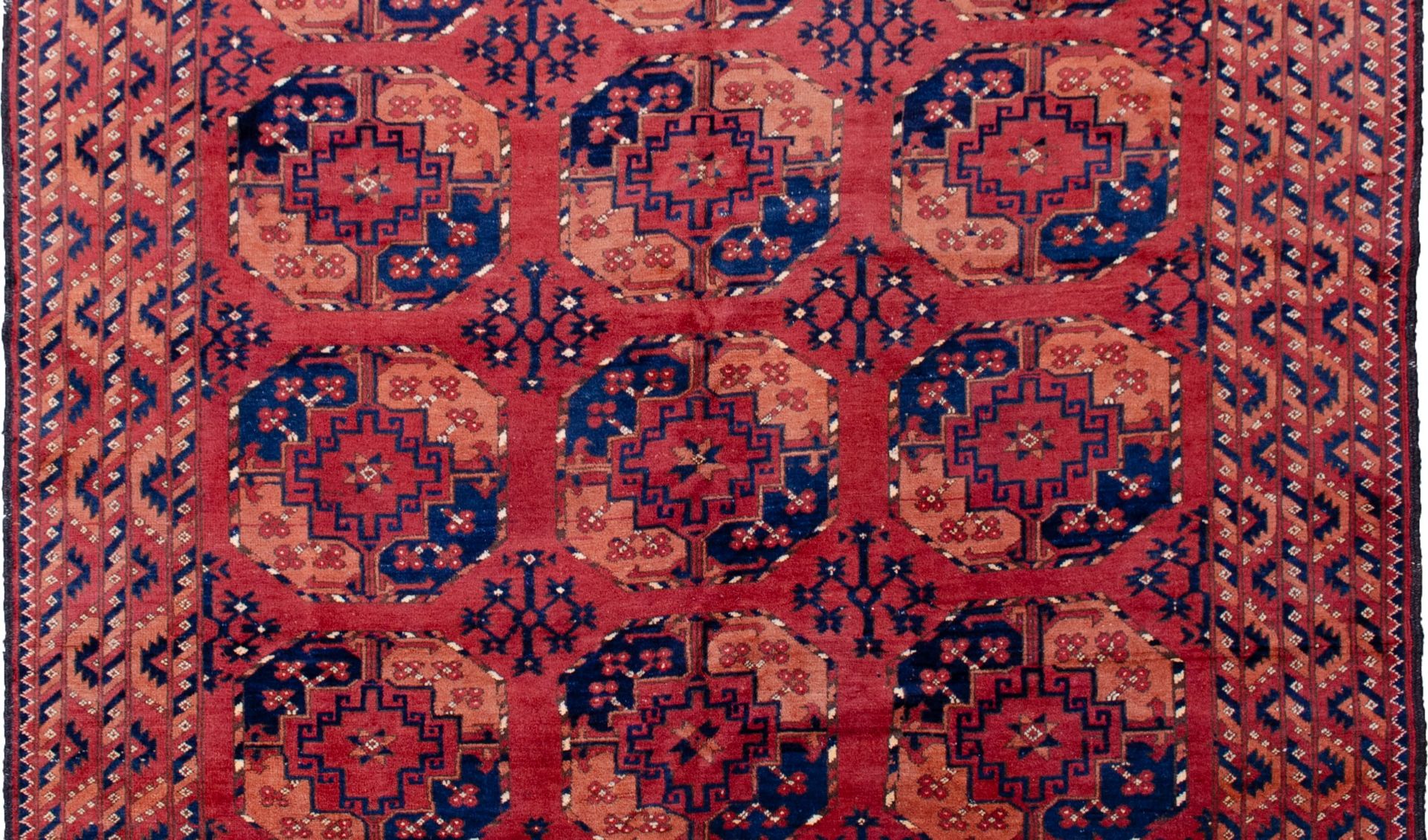 A vintage Ersari carpet, Turkestan, circa 1950 - Image 6 of 7