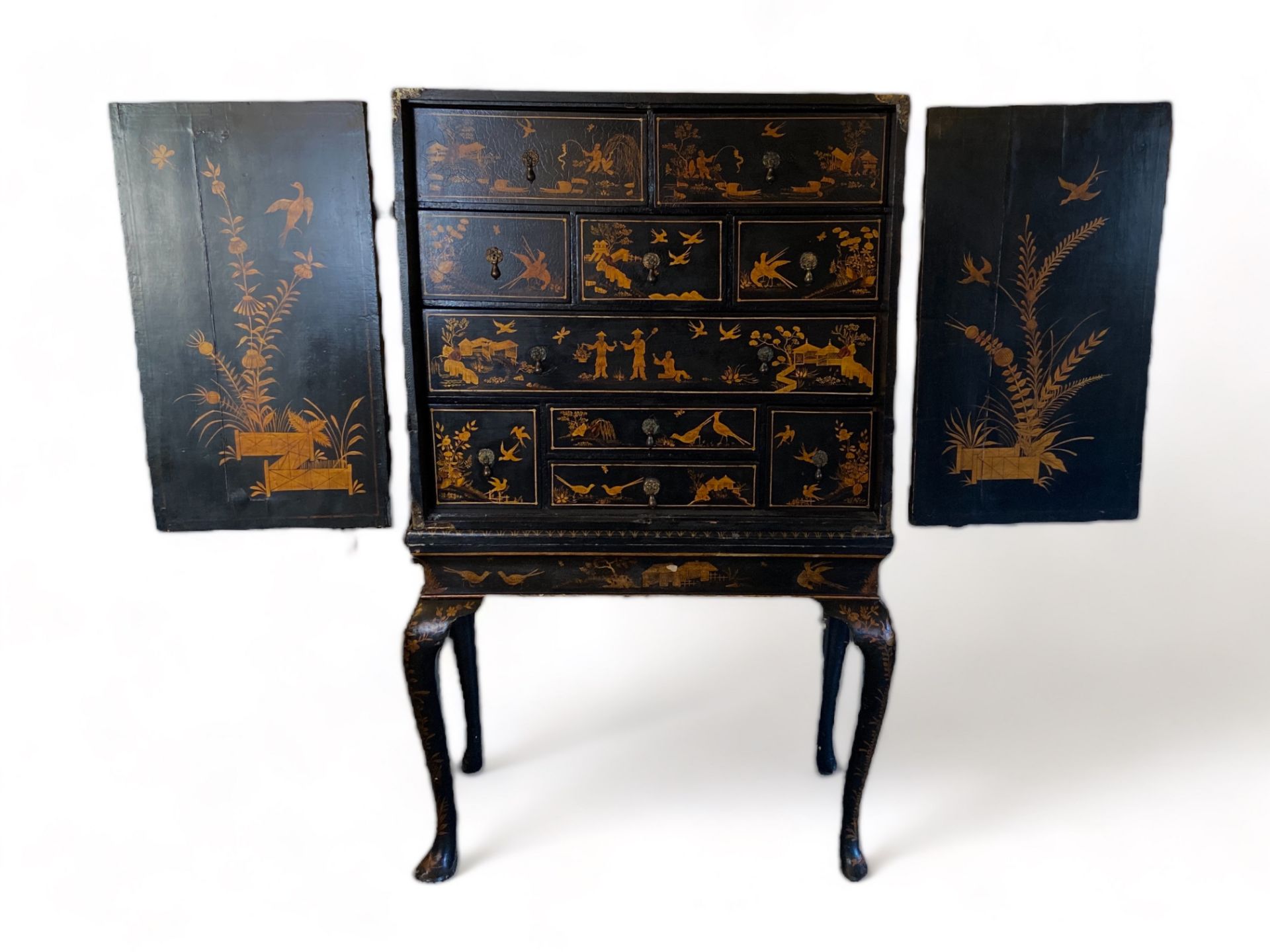 An early 18th century Chinese export black lacquer cabinet on a European stand - Image 19 of 36