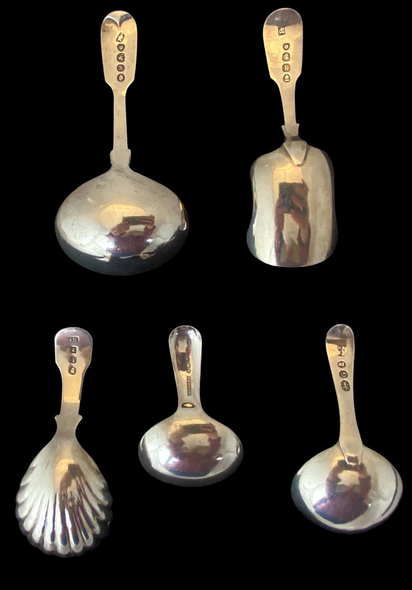 A group of five silver caddy spoons - Image 2 of 7