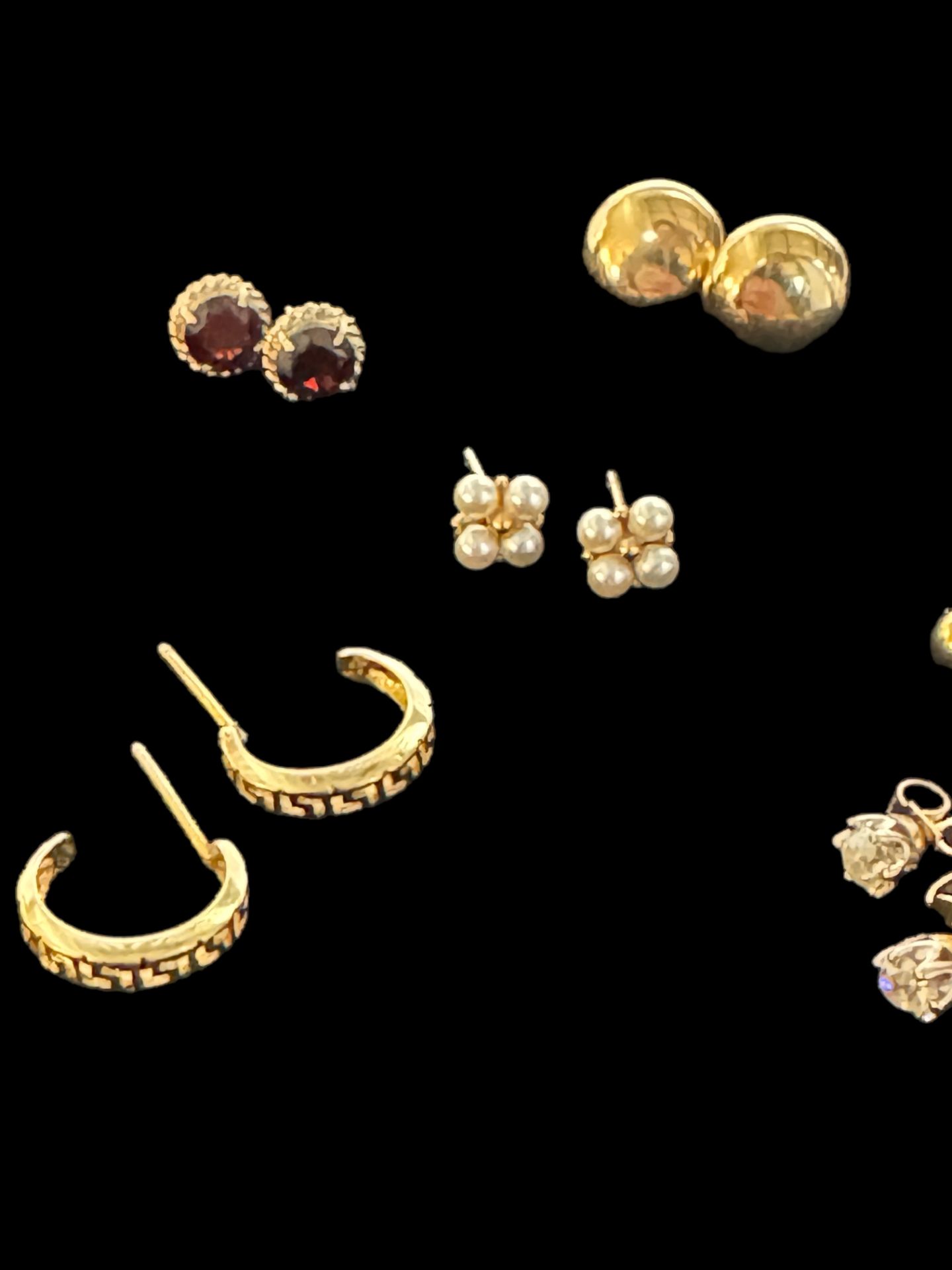 A small group of stud earrings - Image 3 of 4