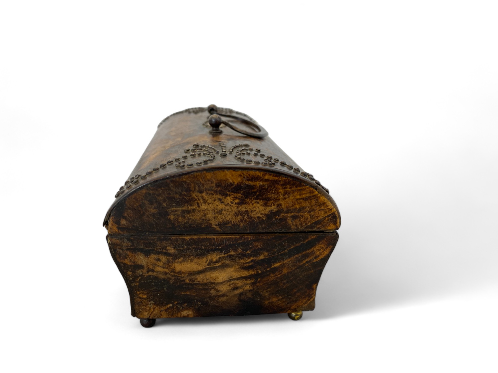 A mid 19th century French small burr walnut and cut steel decorated casket by Irlande, Palais Royal - Image 4 of 8