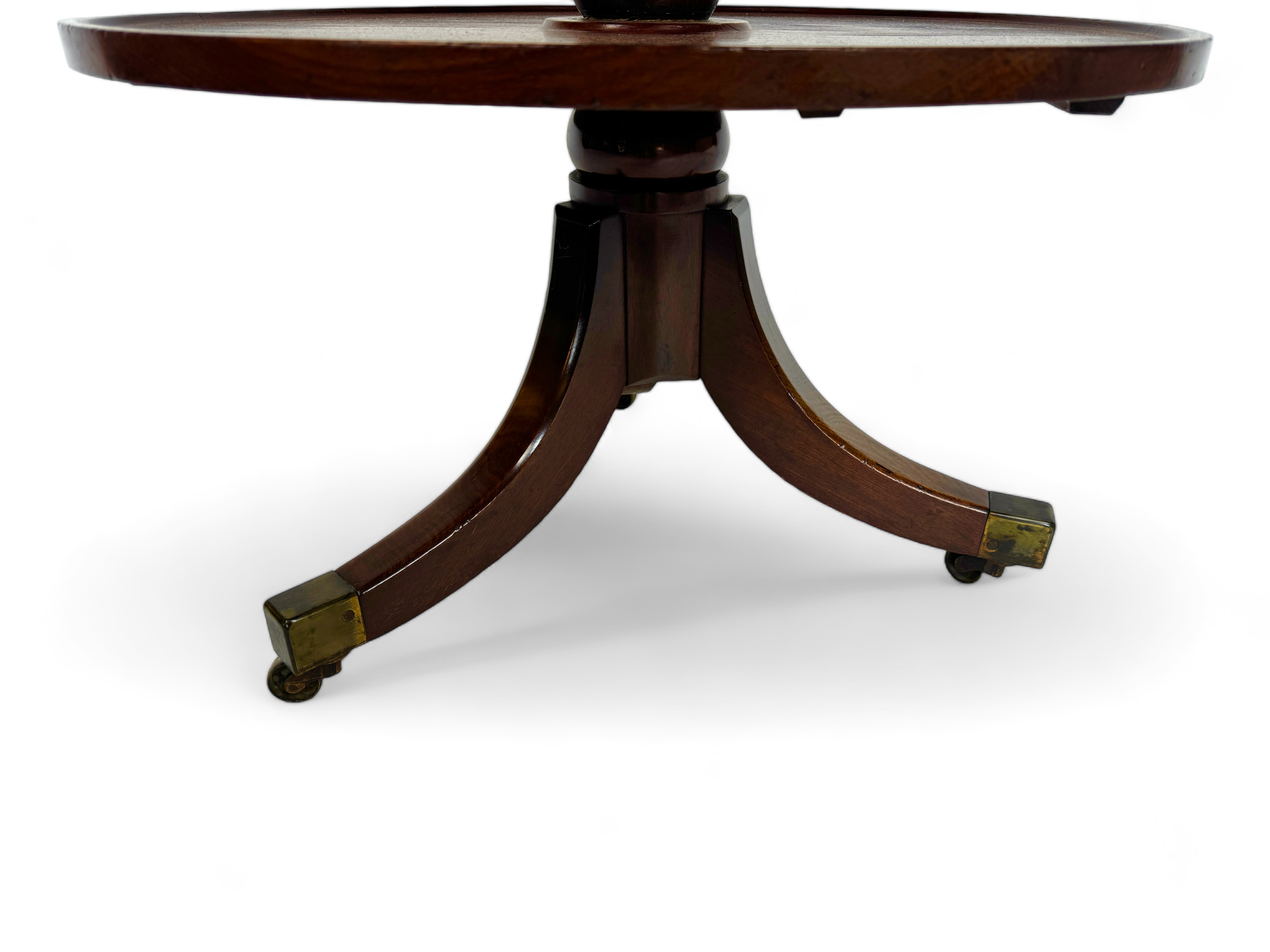 A late George III mahogany three tier dumb waiter - Image 5 of 6