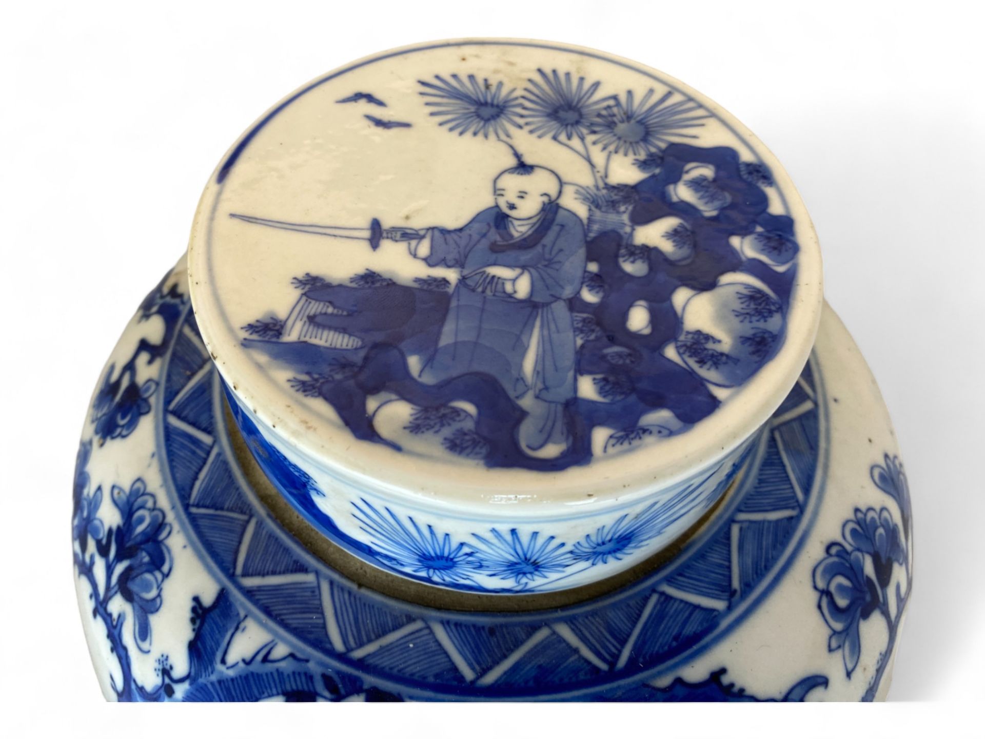 A Chinese blue and white ginger jar and lid on a pierced hardwood stand - Image 12 of 12