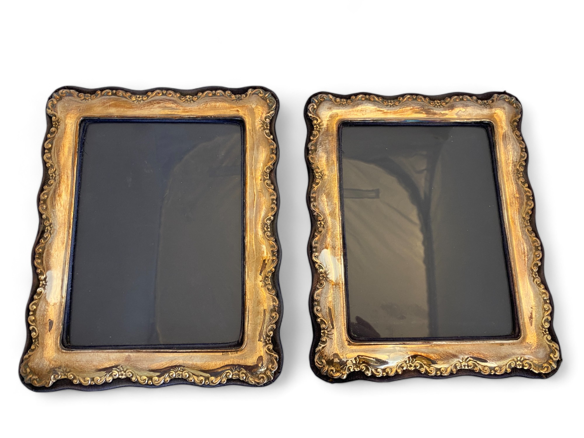 A pair of Victorian style silver photograph frames, Keyford Frames Ltd, 1989 - Image 2 of 4