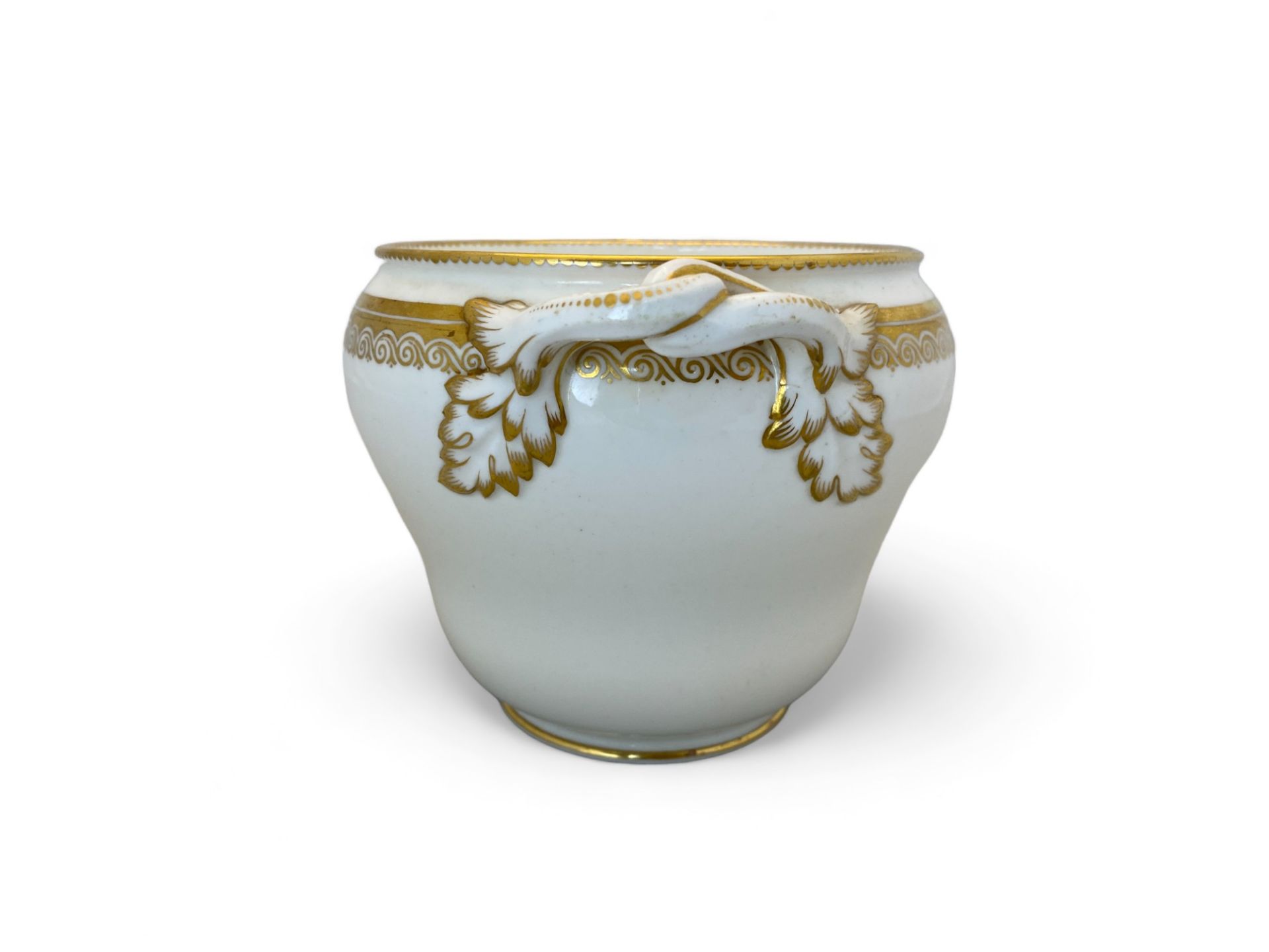 Of Royal Interest: A Mortlock China of Regent St white porcelain and gilt sugar bowl made for Queen - Image 4 of 7