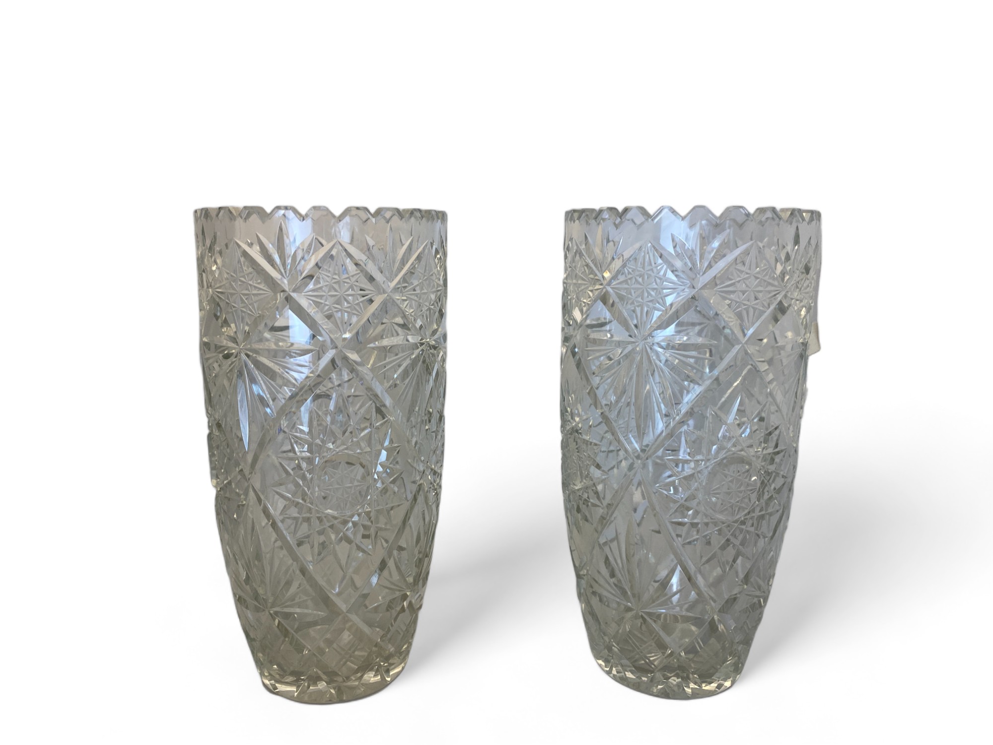 A pair of heavy cut glass flower vases - Image 2 of 5