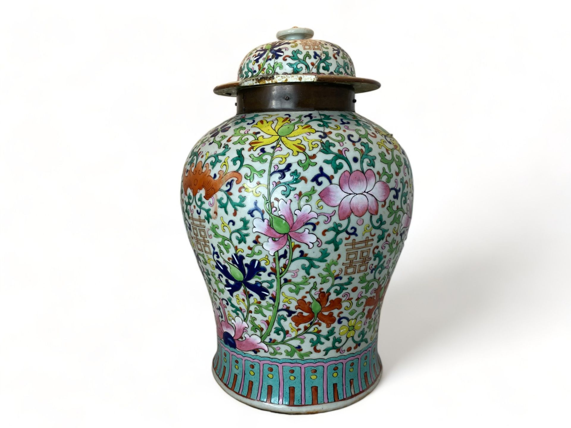 An 18th century Chinese famille verte vase and cover - Image 4 of 11