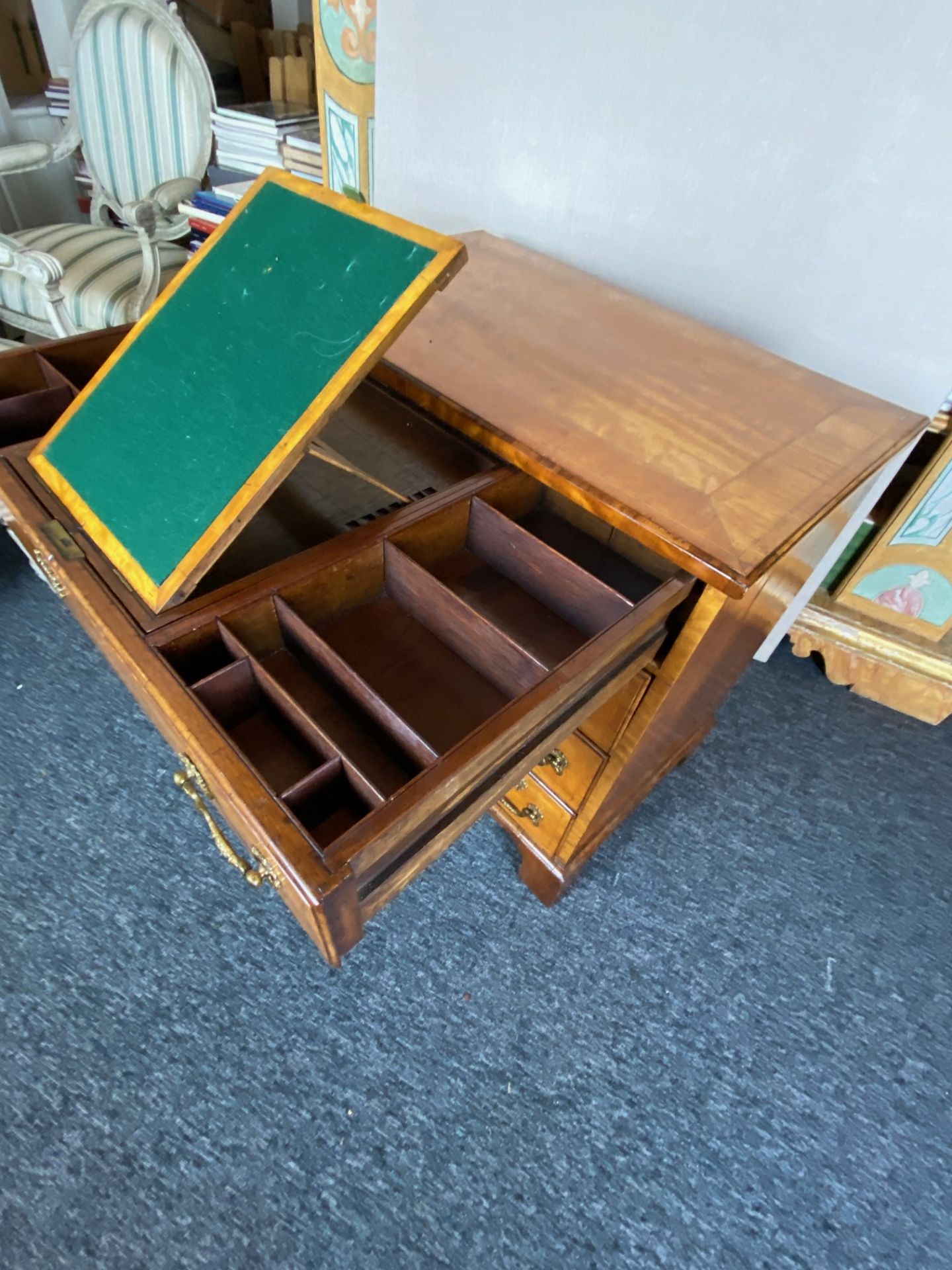 A George III satinwood kneehole desk - Image 4 of 11