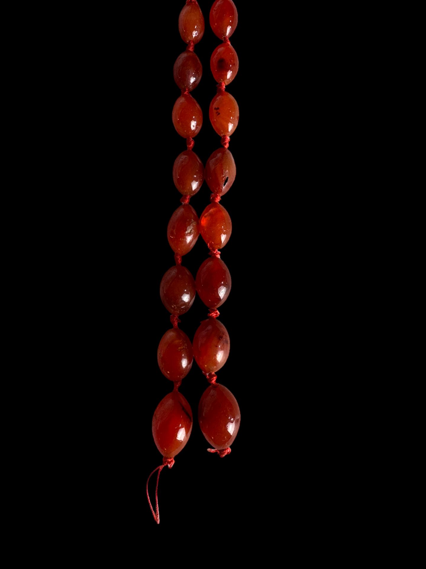 An Art Deco oval cornelian bead long necklace - Image 4 of 5