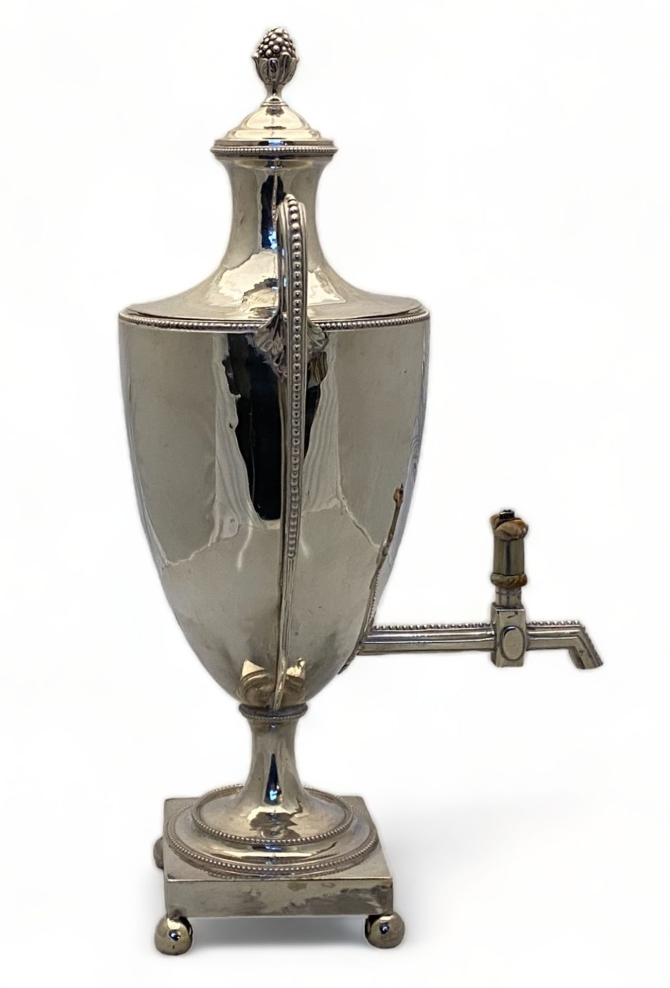 A small George III silver tea urn, William Holmes, London, 1783 - Image 4 of 19