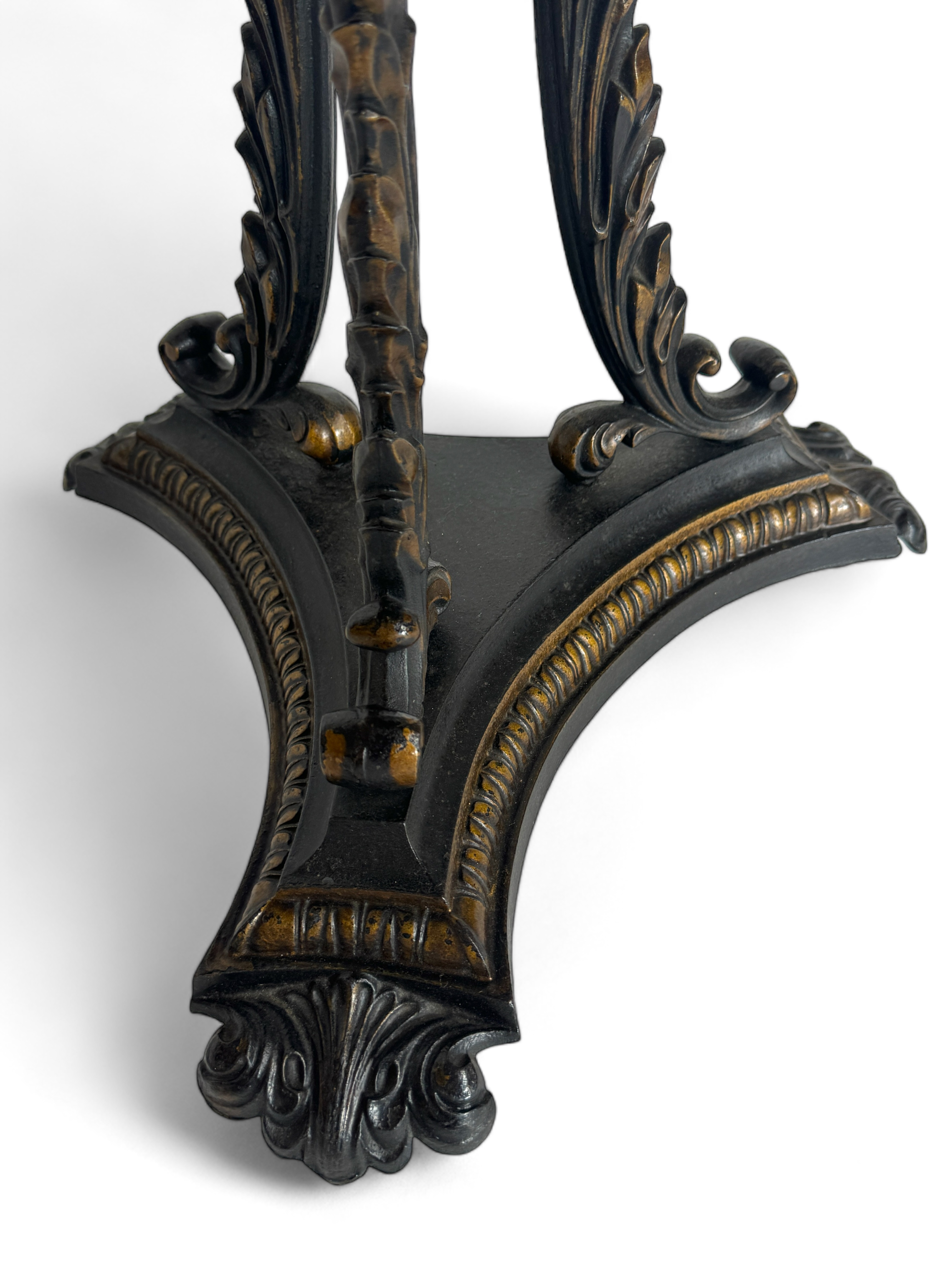 A 19th century cast iron occasional table - Image 2 of 7