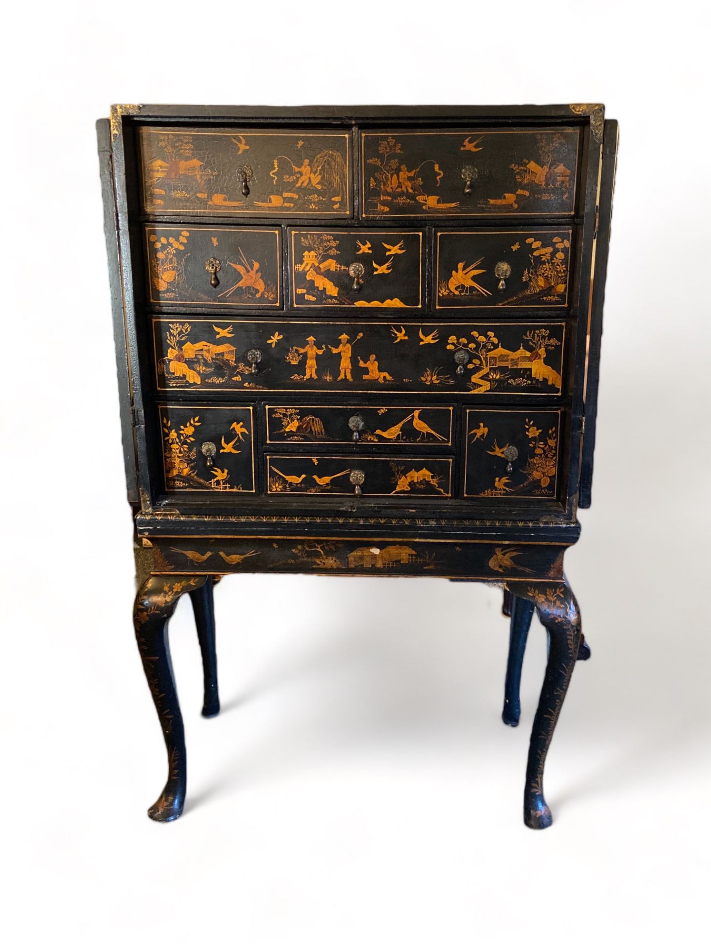 An early 18th century Chinese export black lacquer cabinet on a European stand - Image 20 of 36