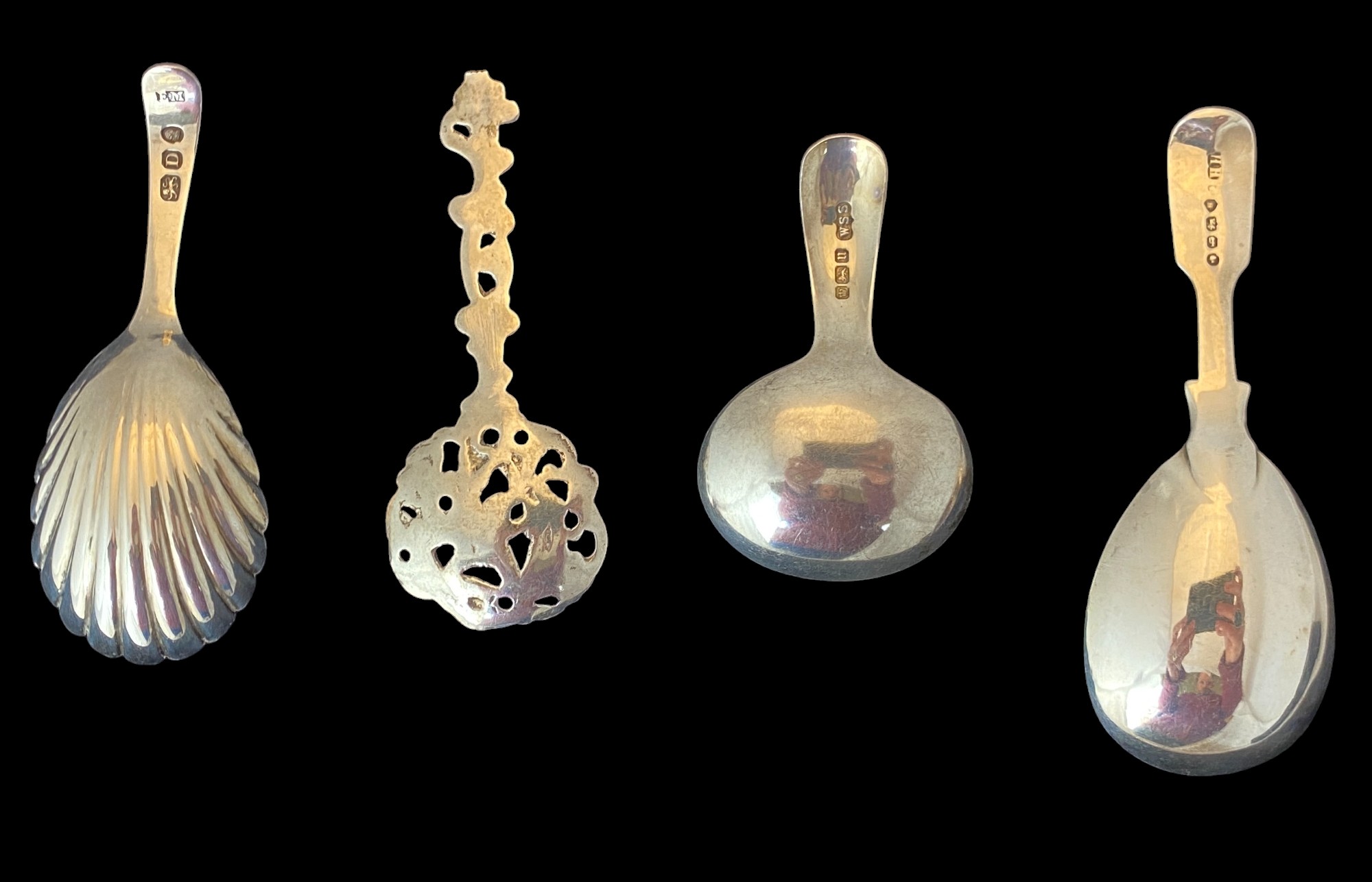 A group of four silver caddy spoons - Image 2 of 5