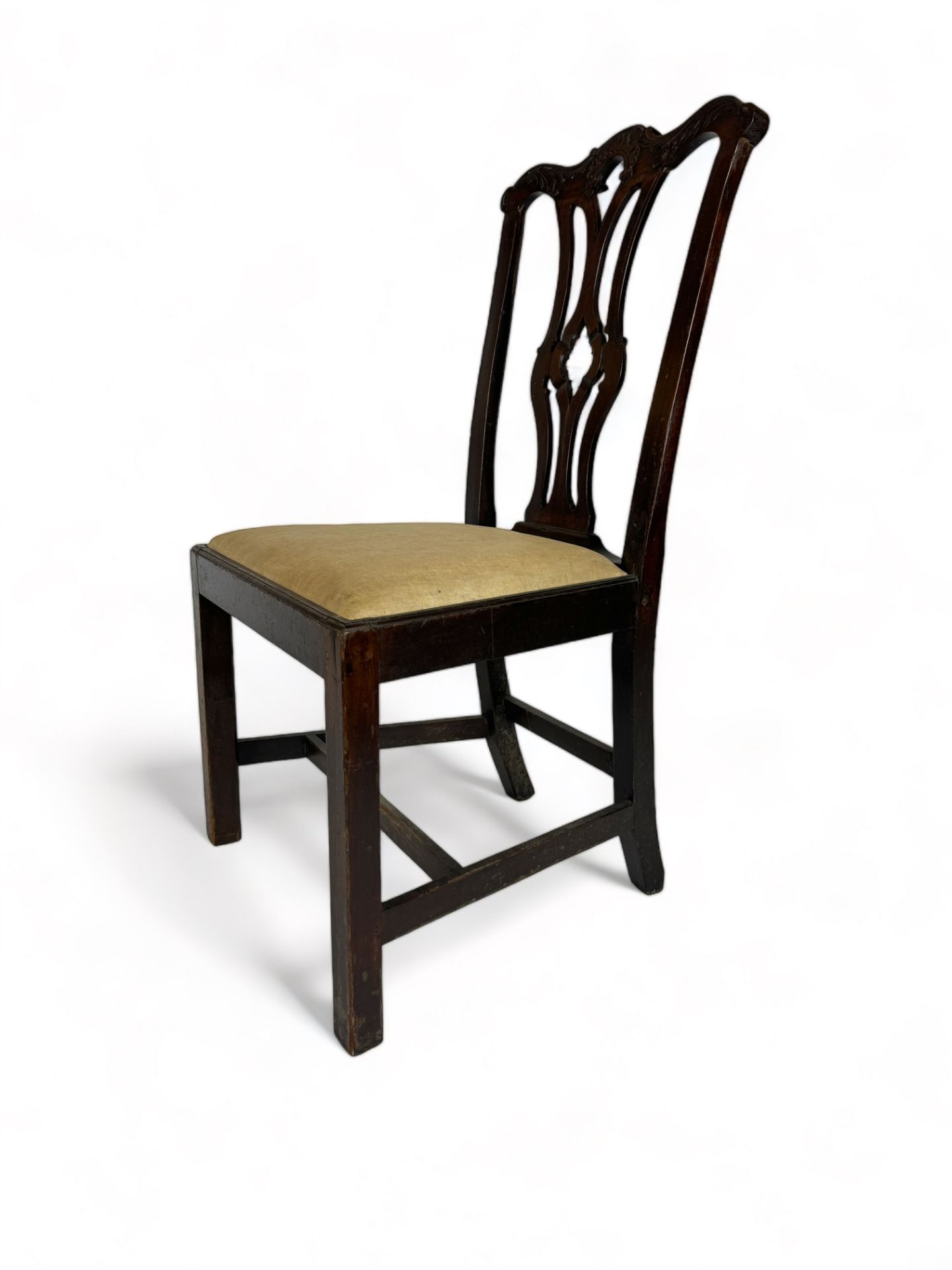 A set of four George III provincial carved mahogany dining chairs in the Chippendale style - Image 6 of 7