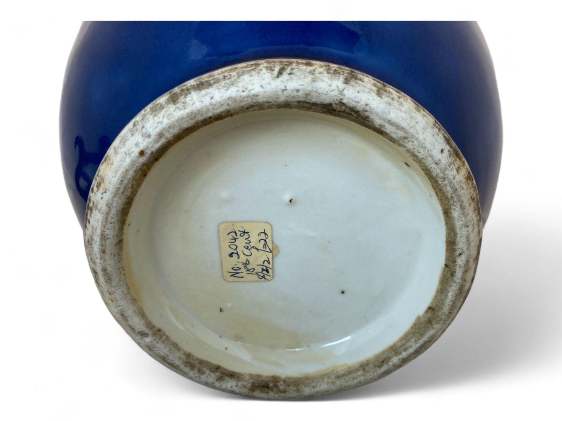An 18th century Chinese porcelain monochrome blue vase with a pierced hardwood carved cover and stan - Image 12 of 12