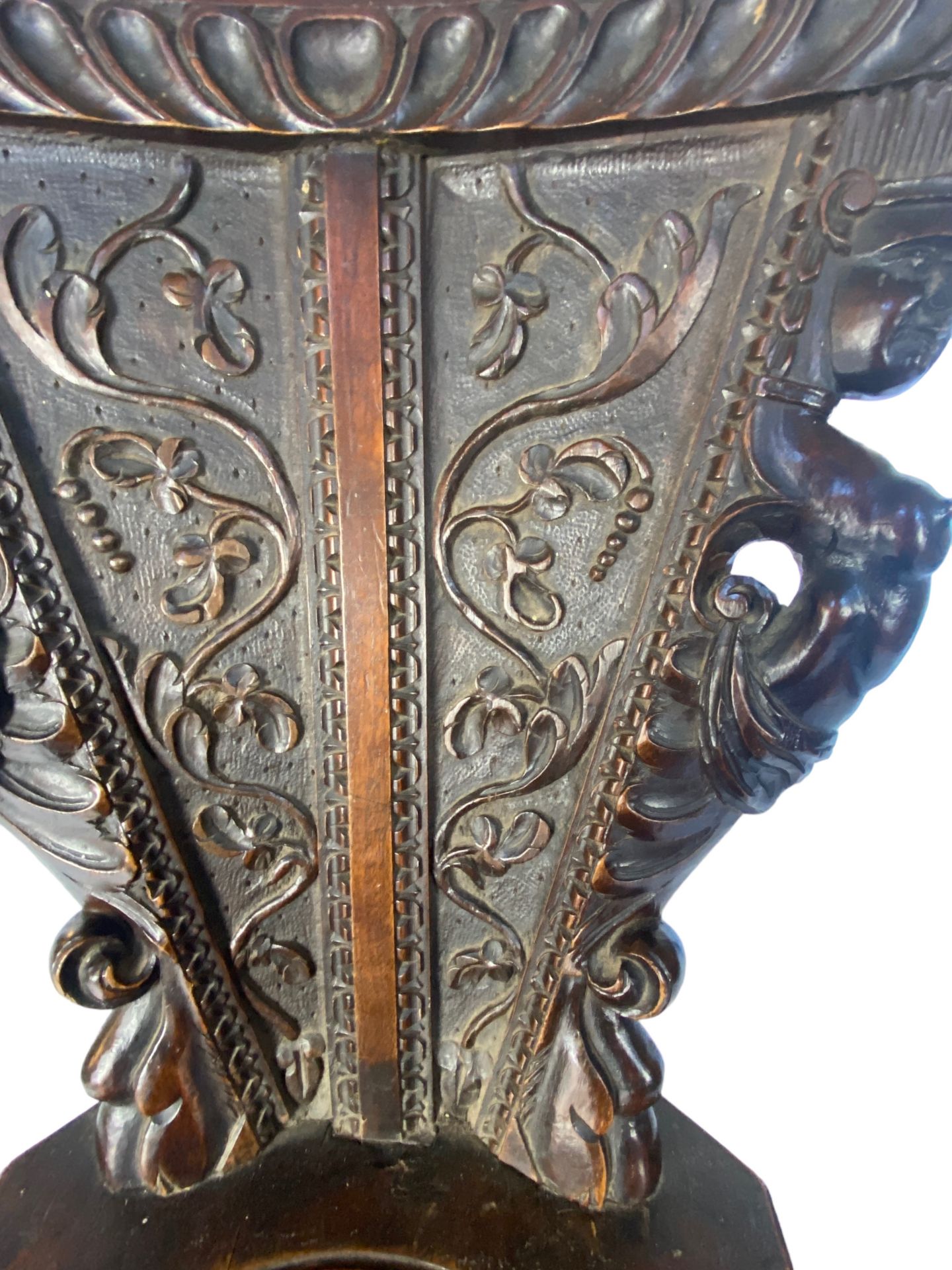 A pair of 19th century Italian Renaissance style carved walnut sgabello chairs - Image 5 of 27