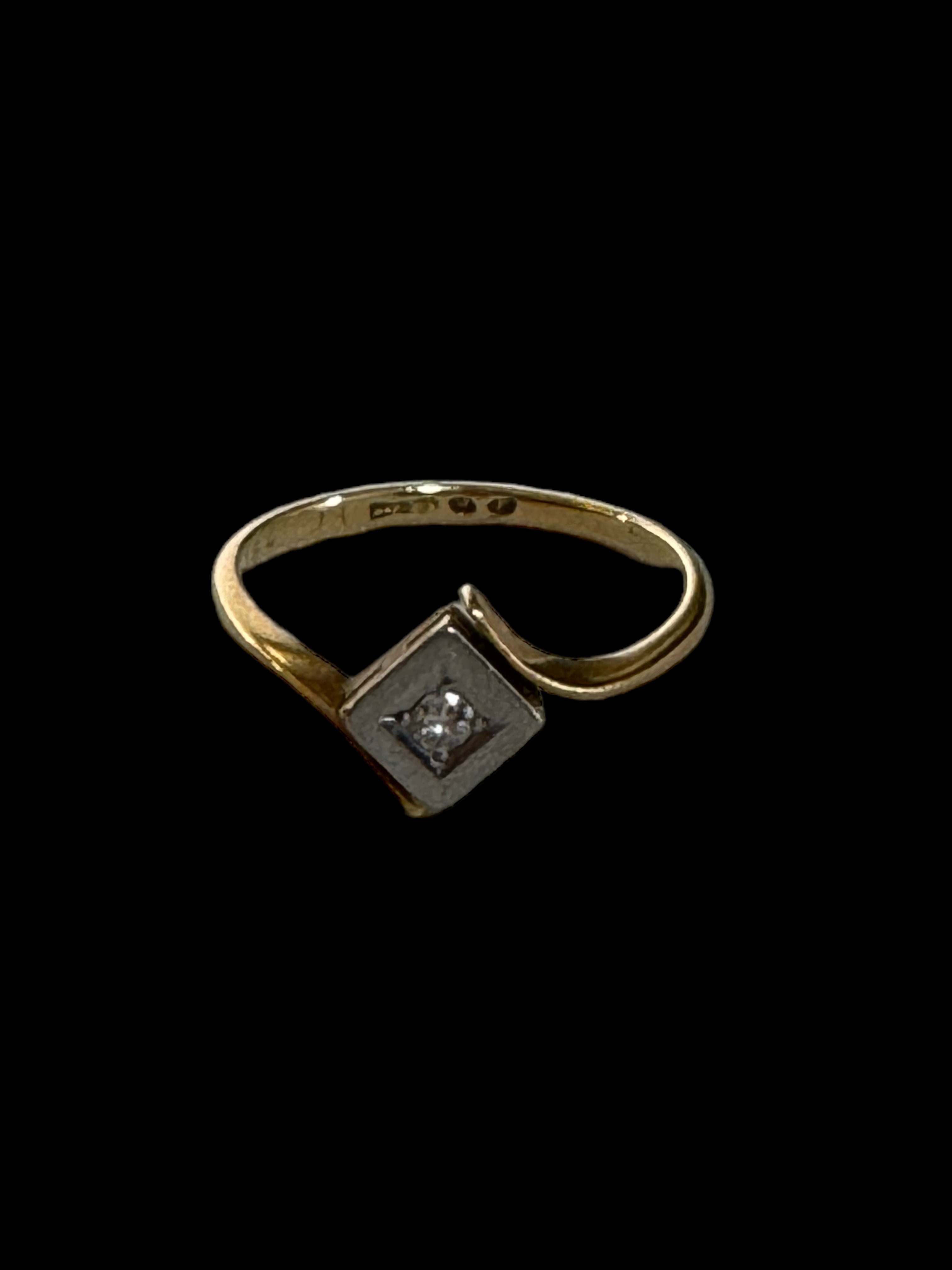 A diamond crossover ring - Image 2 of 2