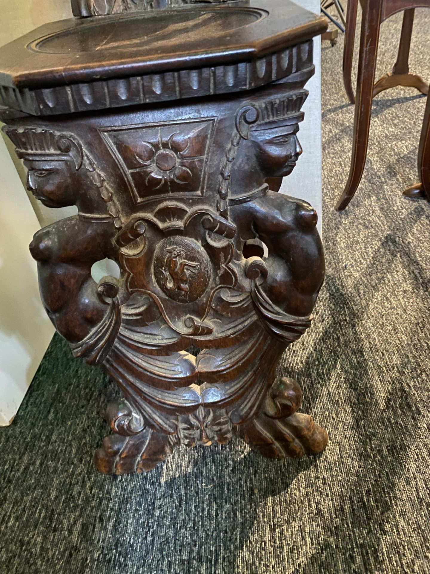A pair of 19th century Italian Renaissance style carved walnut sgabello chairs - Image 21 of 27