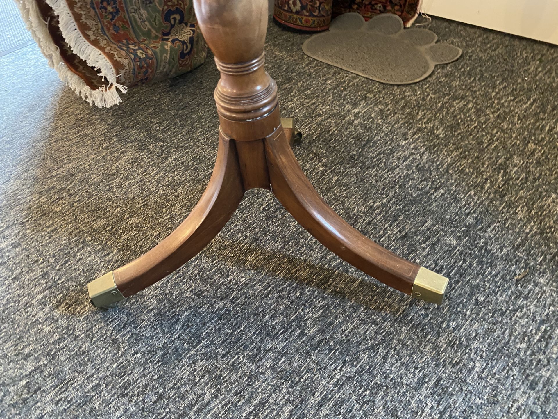 A small Regency mahogany and ebony marquetry octagonal centre table - Image 19 of 21