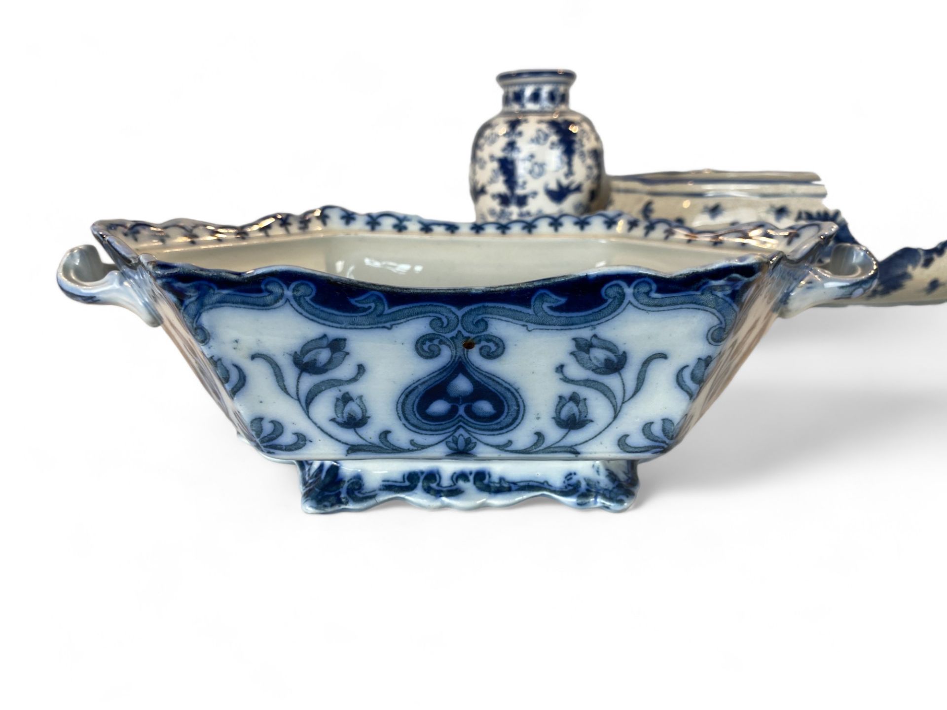 A collection of mostly English 19th century and later blue and white pottery and porcelain - Image 28 of 63
