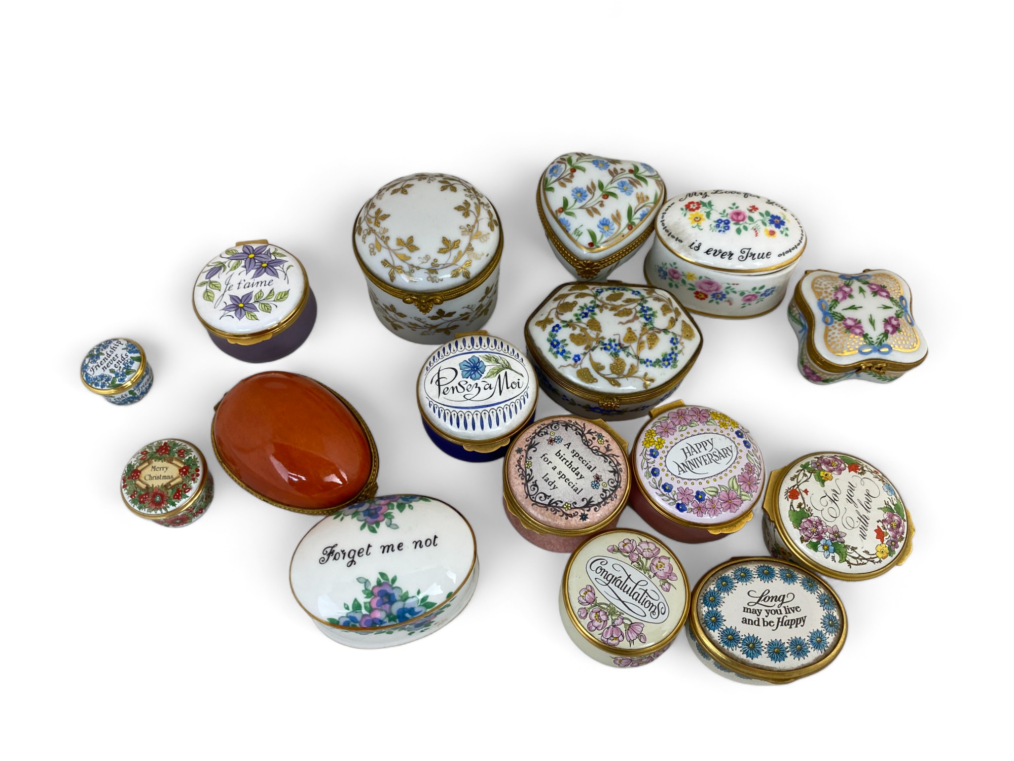 A quantity of decorative ceramics including a small quantity of small boxes - Image 16 of 22