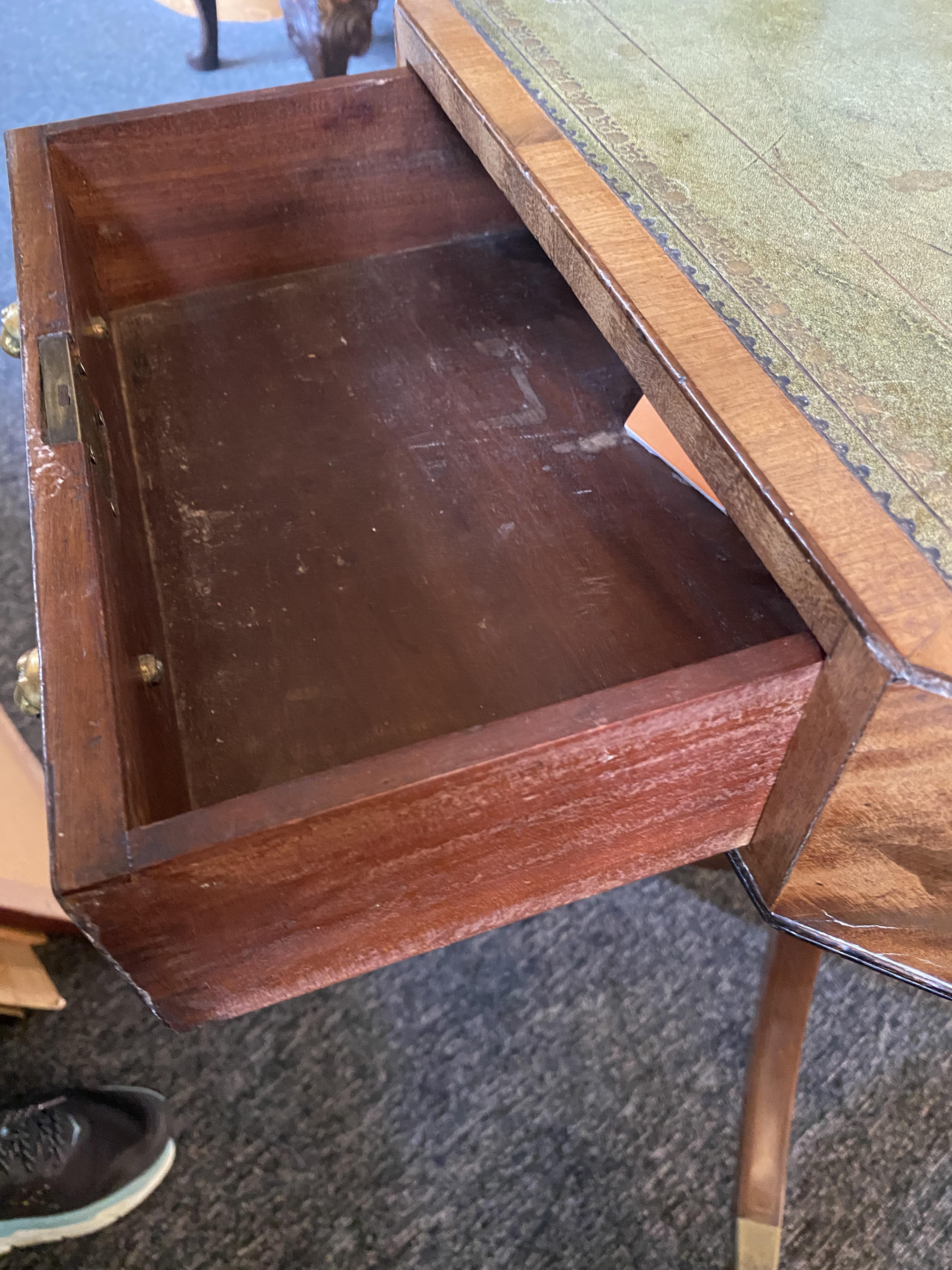 A small Regency mahogany and ebony marquetry octagonal centre table - Image 15 of 21