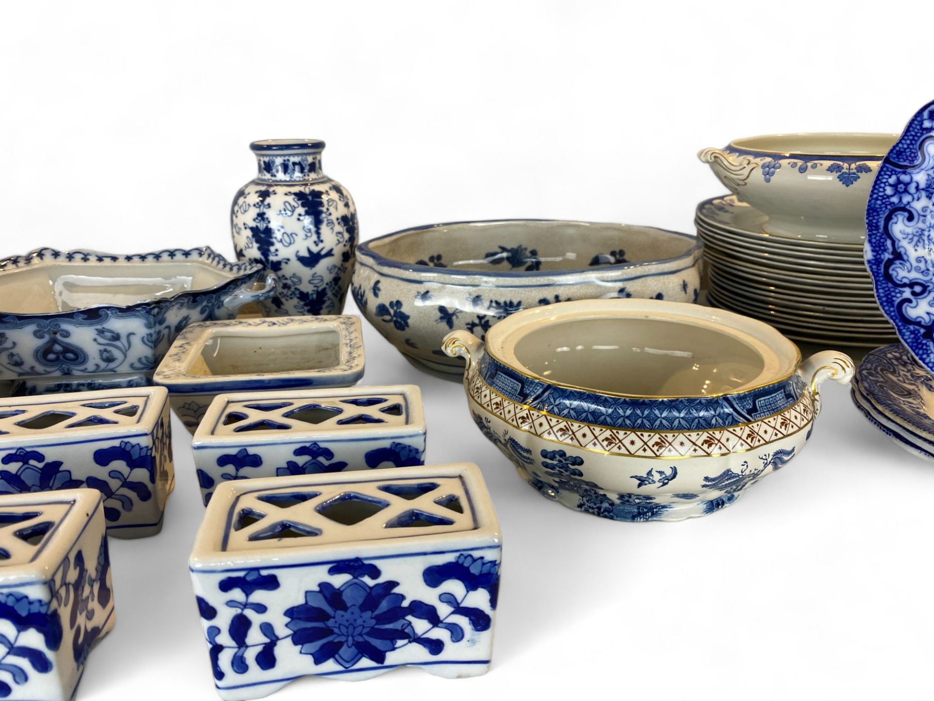 A collection of mostly English 19th century and later blue and white pottery and porcelain - Image 4 of 63