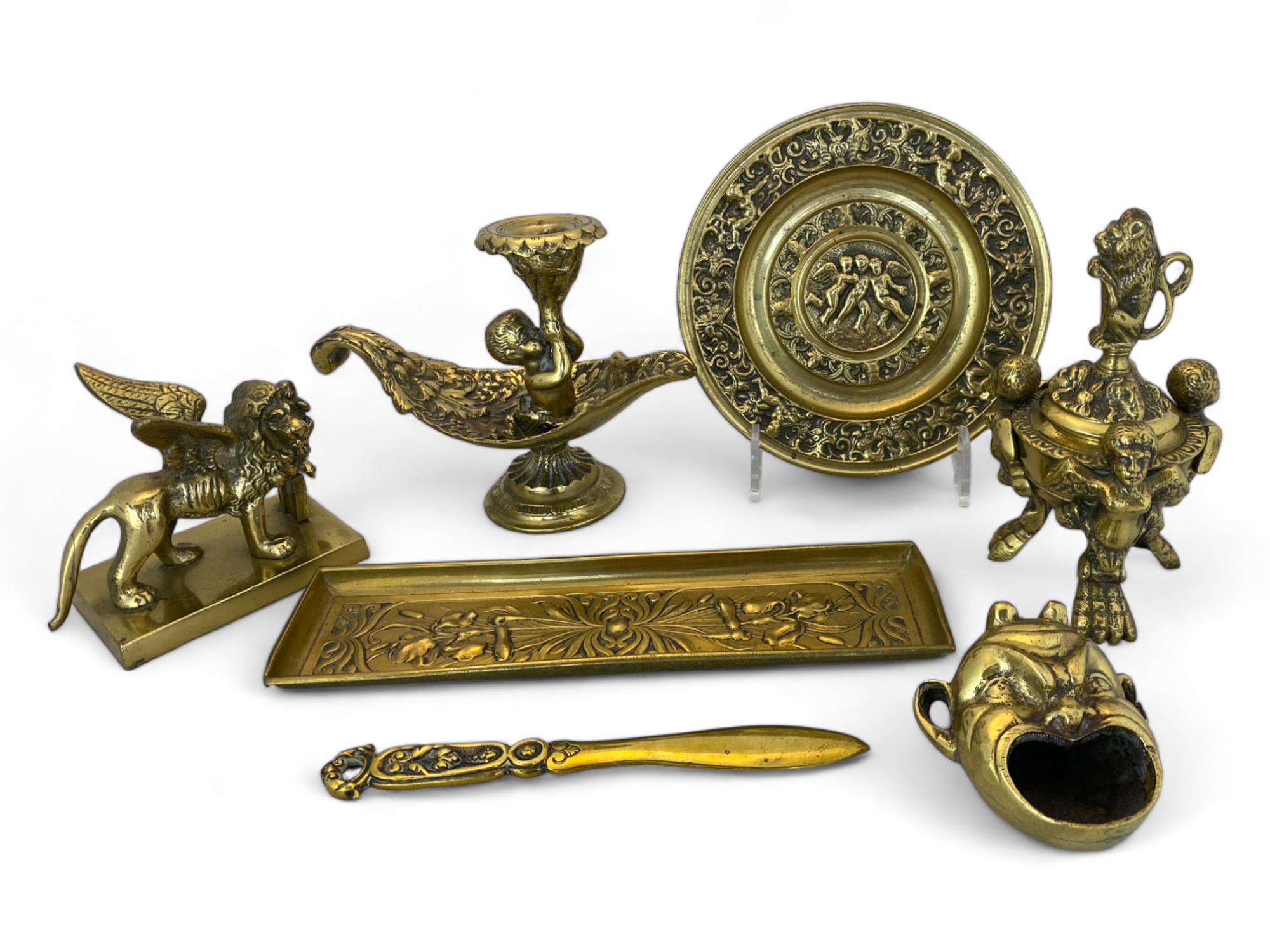A group of early 20th century brassware - Image 2 of 18