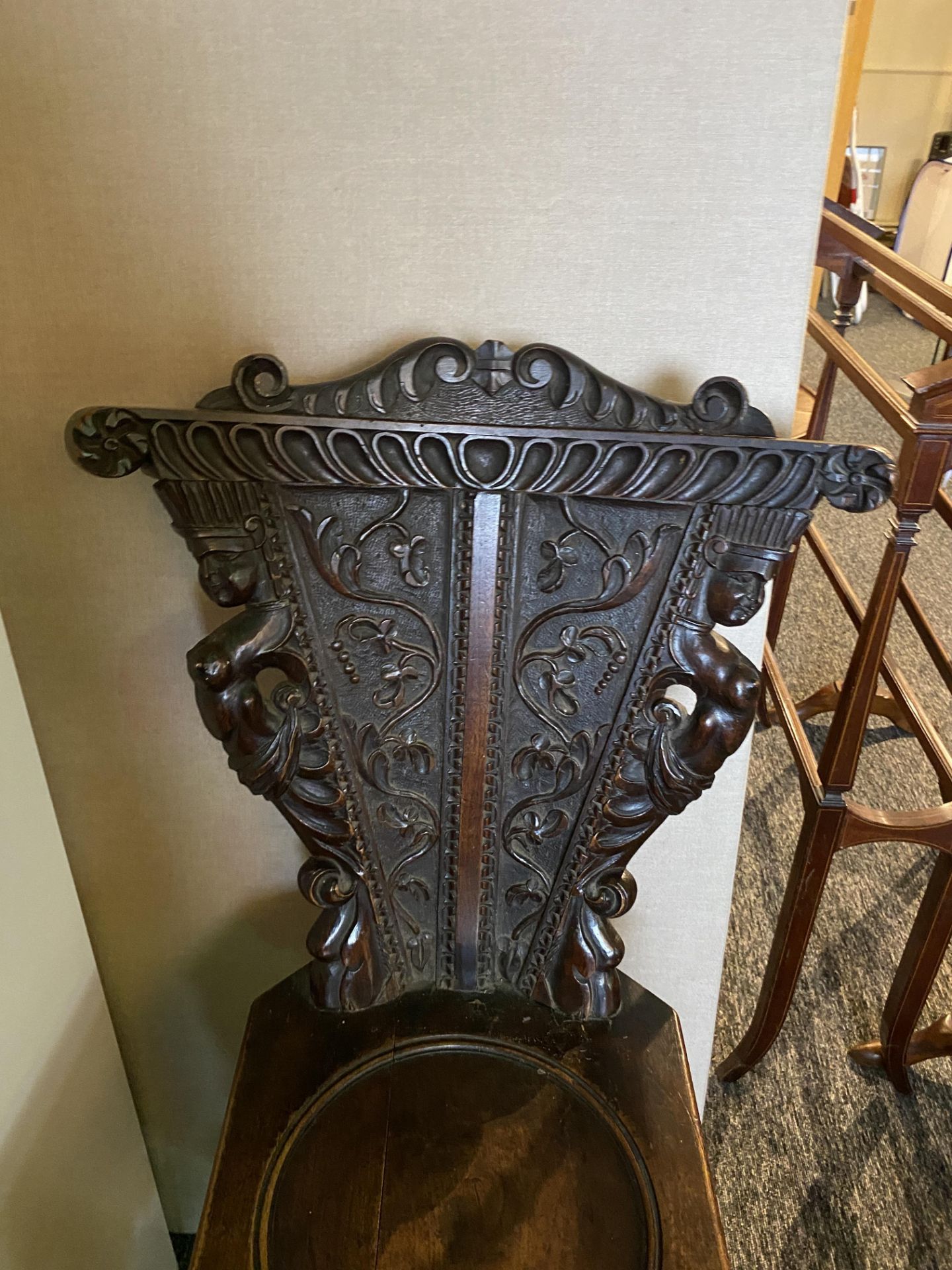 A pair of 19th century Italian Renaissance style carved walnut sgabello chairs - Image 19 of 27