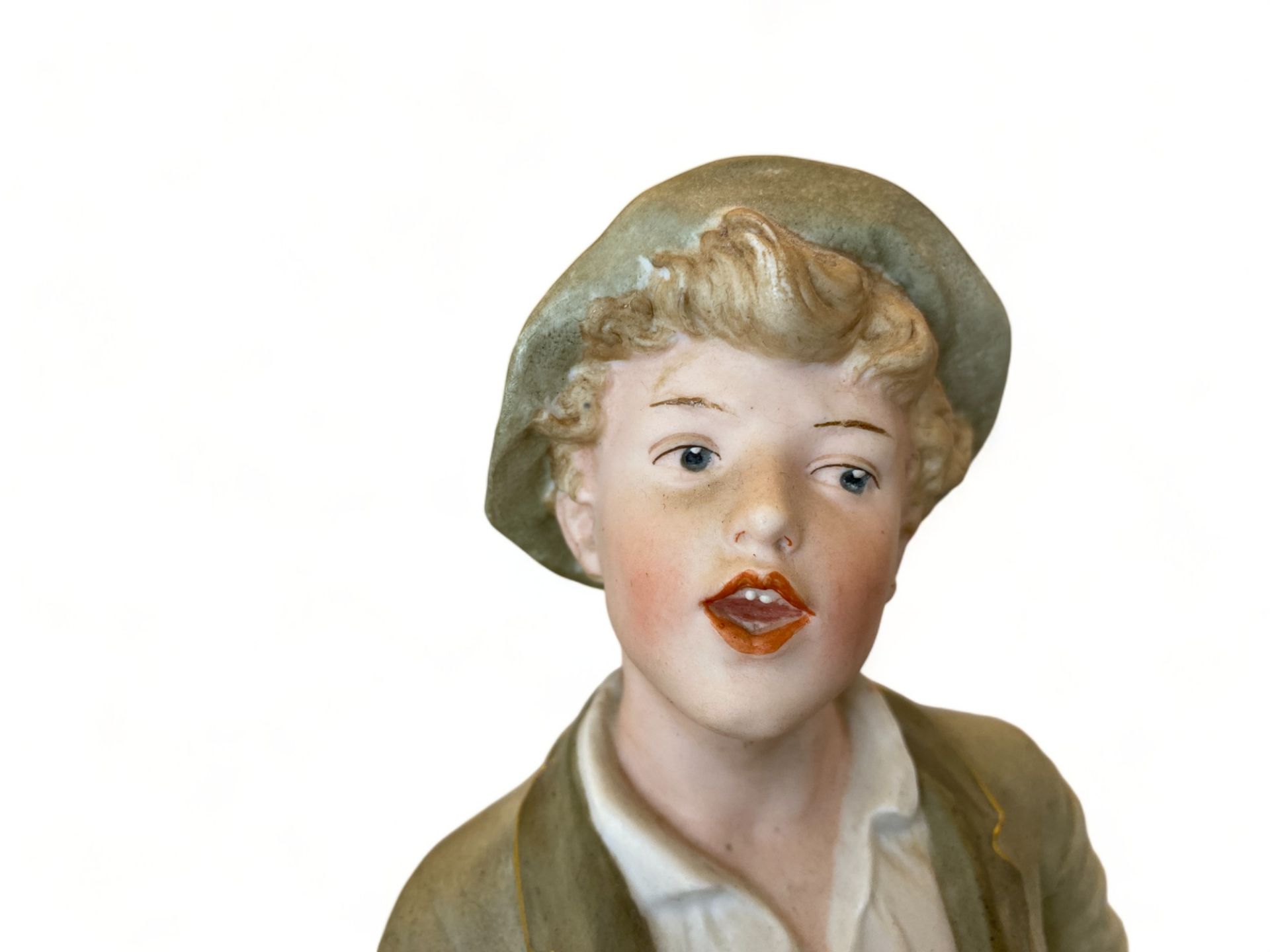 A 19th century bisque figure of a boy newspaper seller - Image 4 of 5