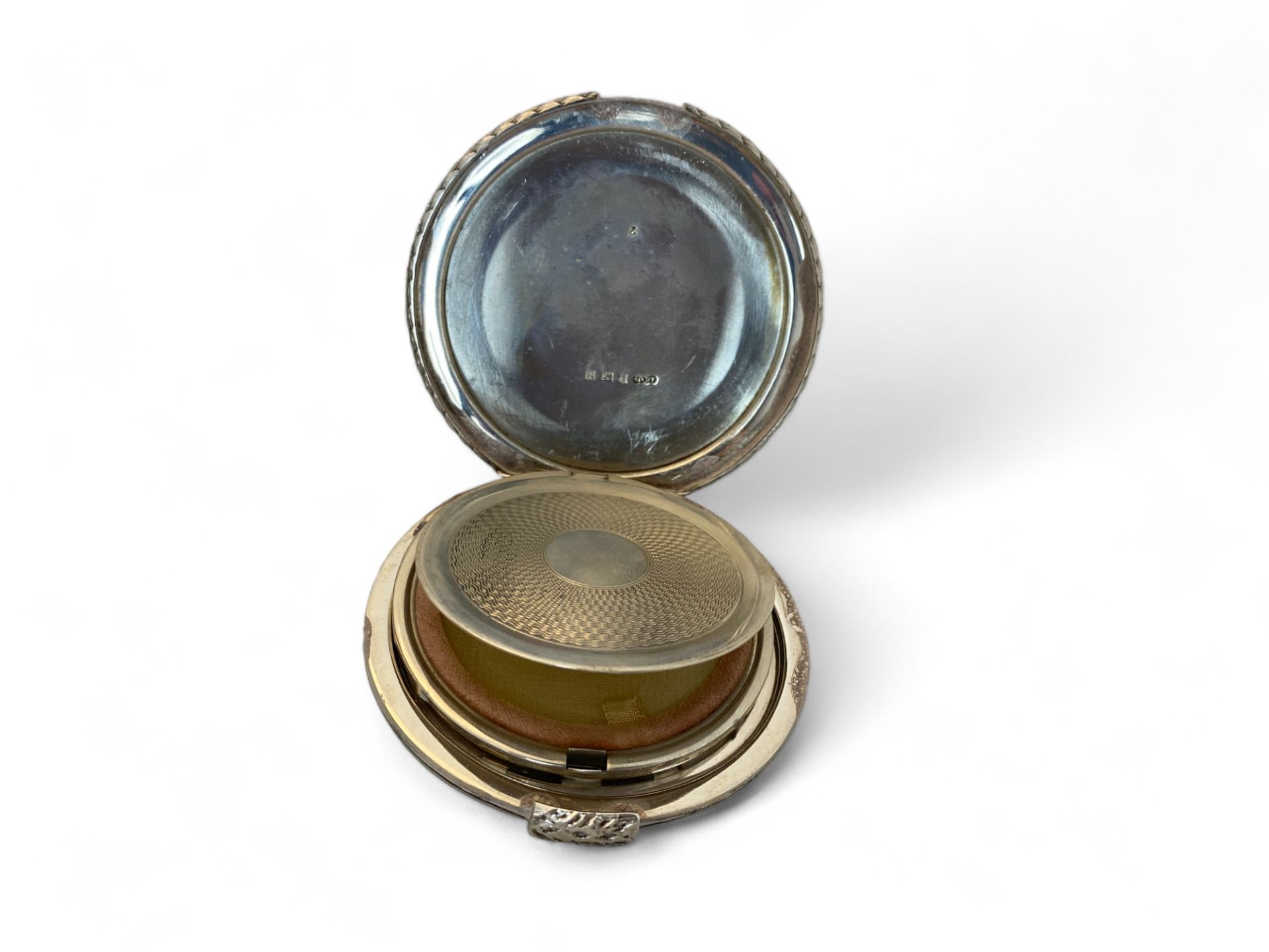 A group of silver and glass dressing table pots, silver compact and a cased bakelite vanity set - Image 4 of 12