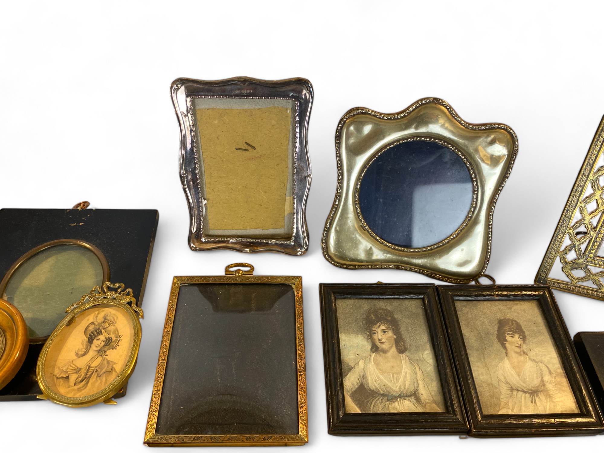 A group of small antique and vintage picture frames - Image 5 of 9