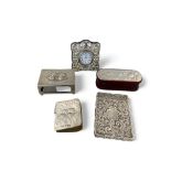 A mixed group of small silver objects
