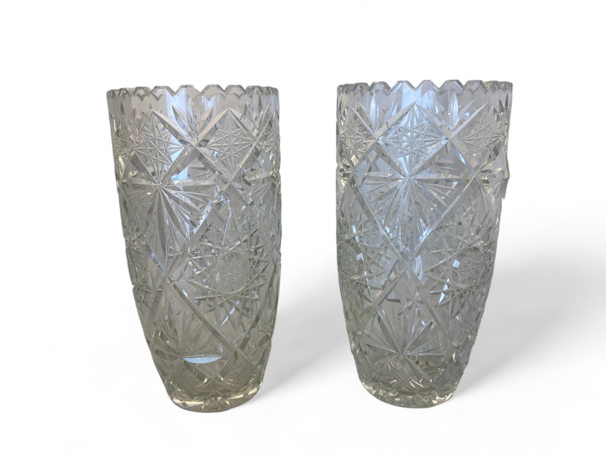 A pair of heavy cut glass flower vases - Image 3 of 5