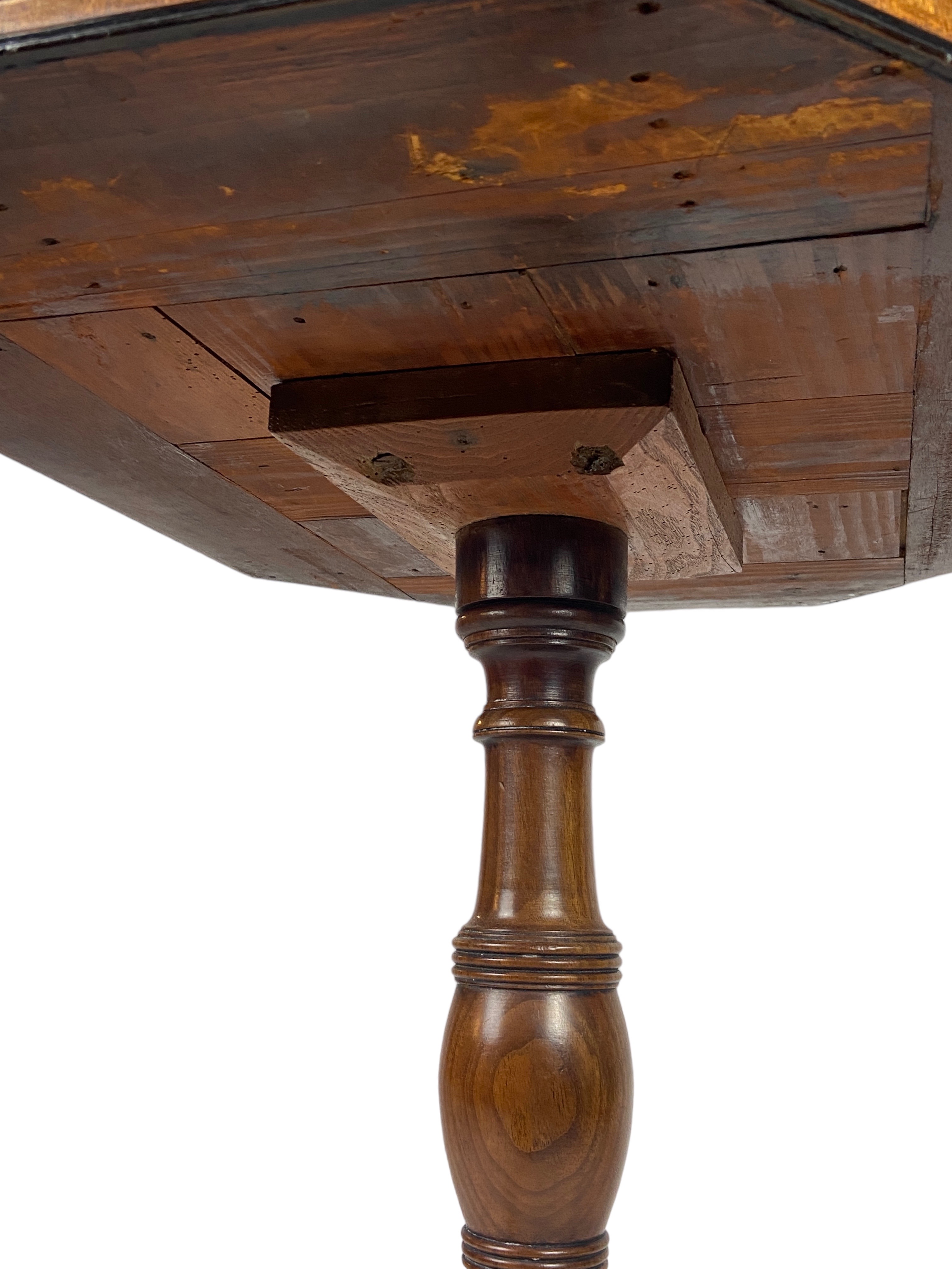 A small Regency mahogany and ebony marquetry octagonal centre table - Image 4 of 21