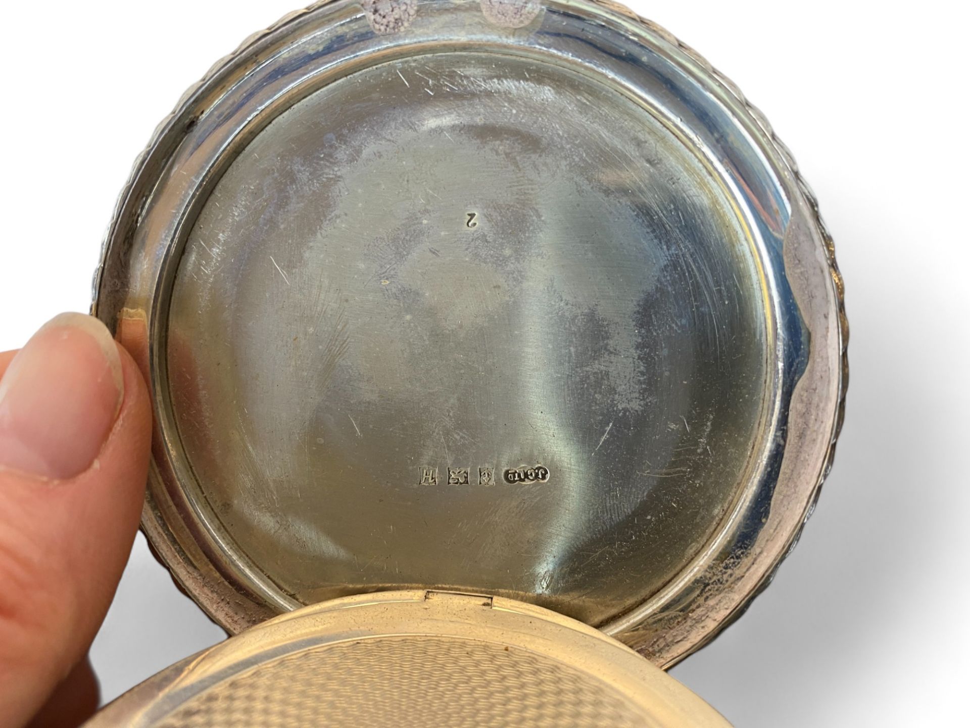 A group of silver and glass dressing table pots, silver compact and a cased bakelite vanity set - Image 5 of 12