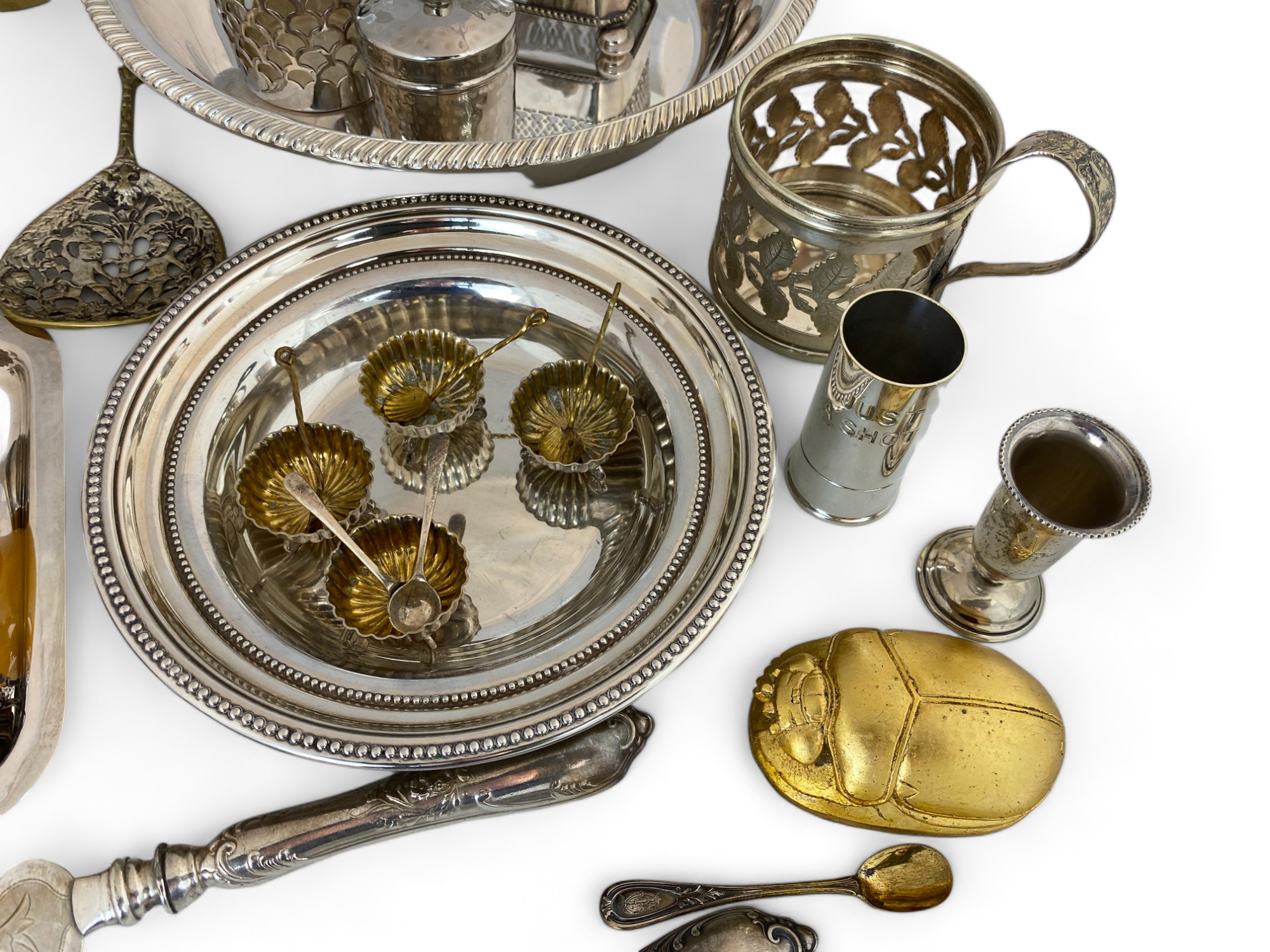A group lot of silver plate and objects de vertu - Image 5 of 6