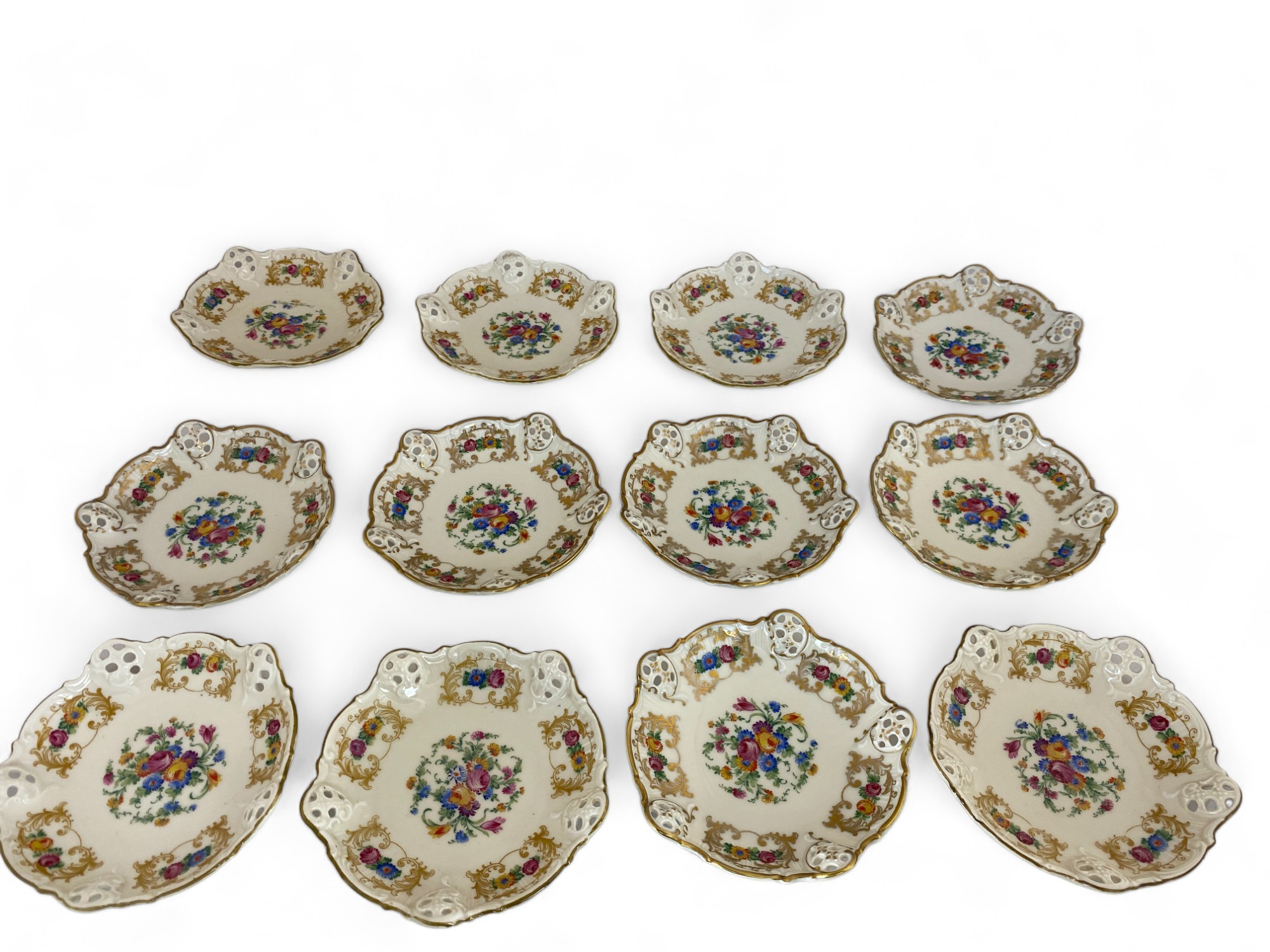 A quantity of decorative ceramics including a small quantity of small boxes - Image 20 of 22