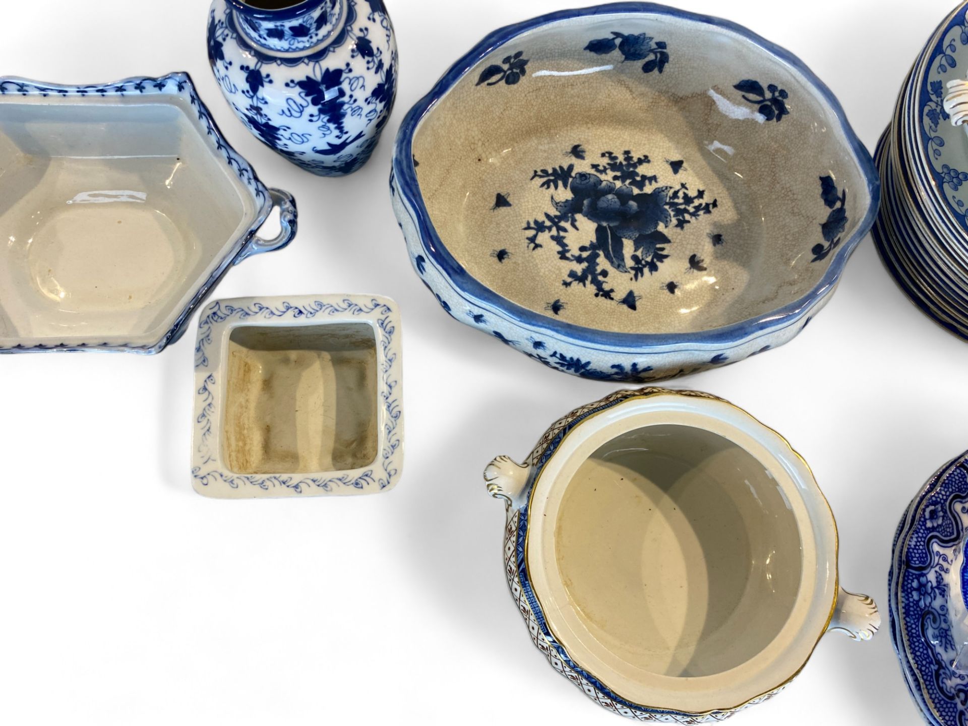A collection of mostly English 19th century and later blue and white pottery and porcelain - Image 10 of 63