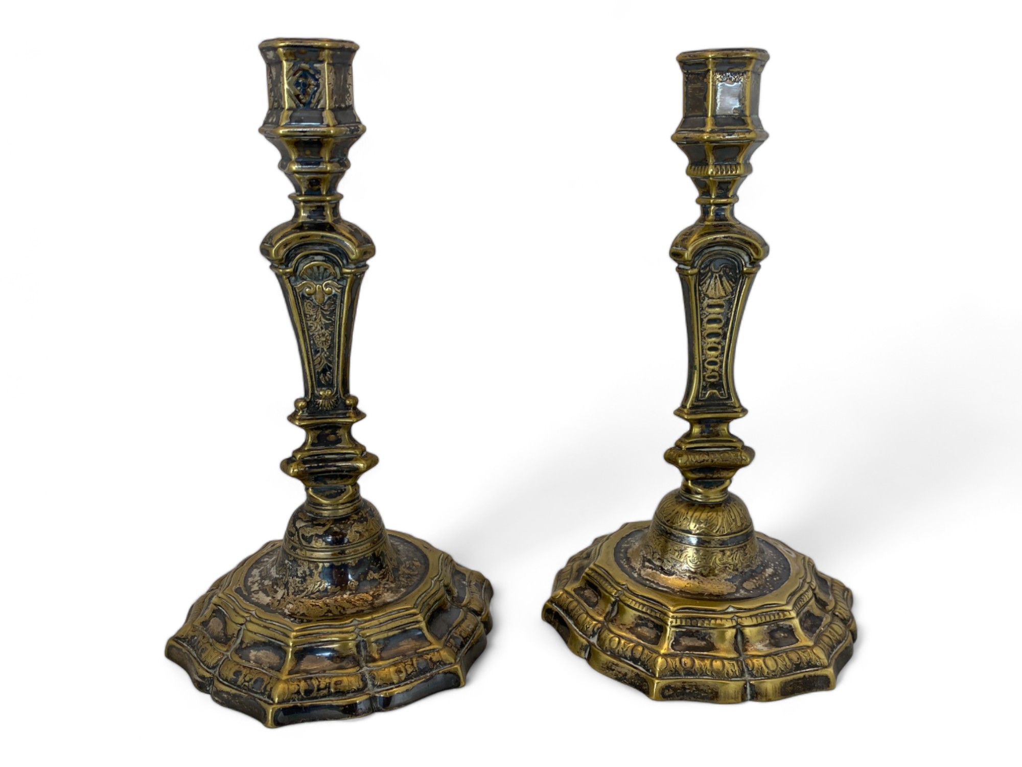 A closely matched pair of French Regence style silvered brass candlesticks, probably early 18th cent - Image 2 of 5