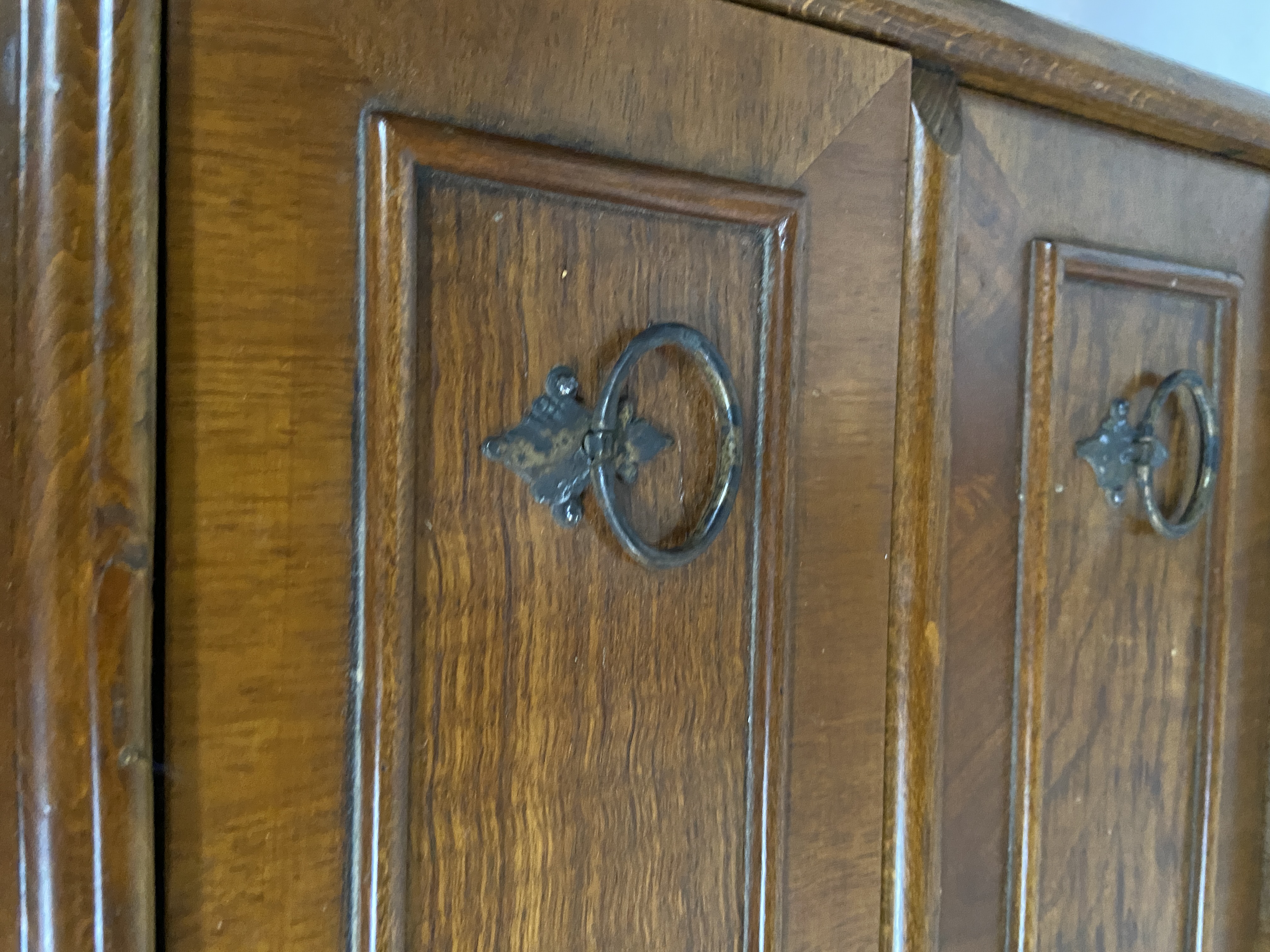 A small Continental oak and walnut domed top bureau cabinet - Image 3 of 6