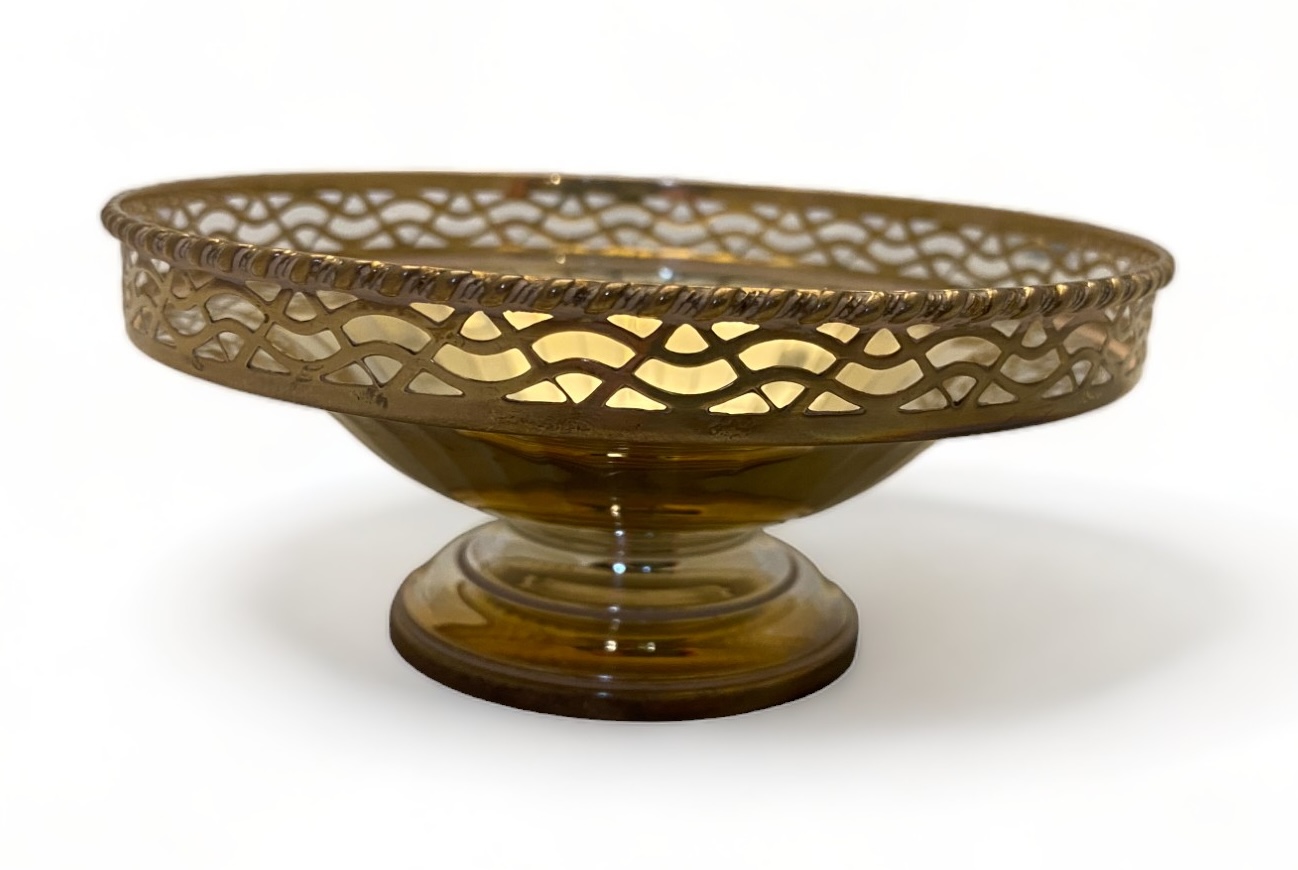 A silver pierced edge fretted dish, Adie Brothers Ltd, Birmingham, 1946 - Image 3 of 6