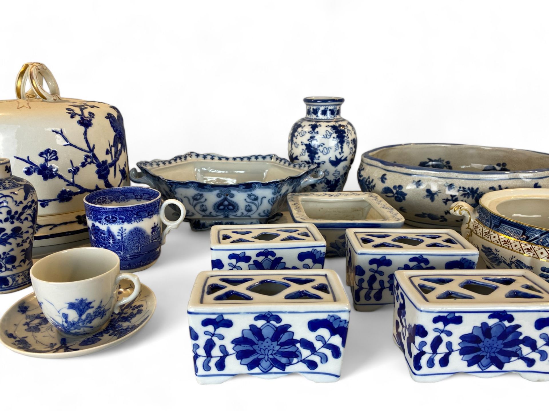 A collection of mostly English 19th century and later blue and white pottery and porcelain - Image 3 of 63