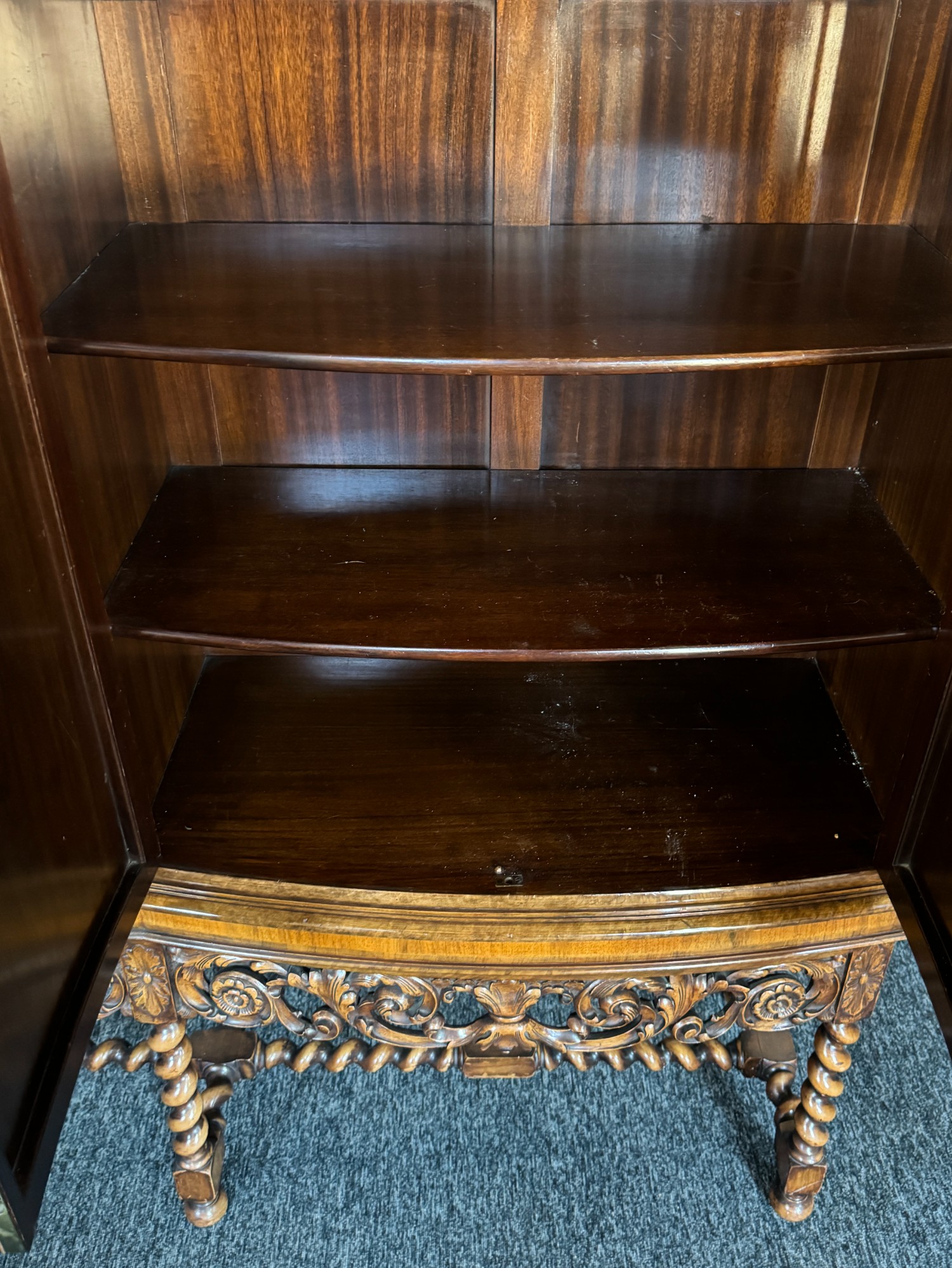 A 1930's Queen Anne style walnut double bowfront side / cocktail cabinet - Image 6 of 8