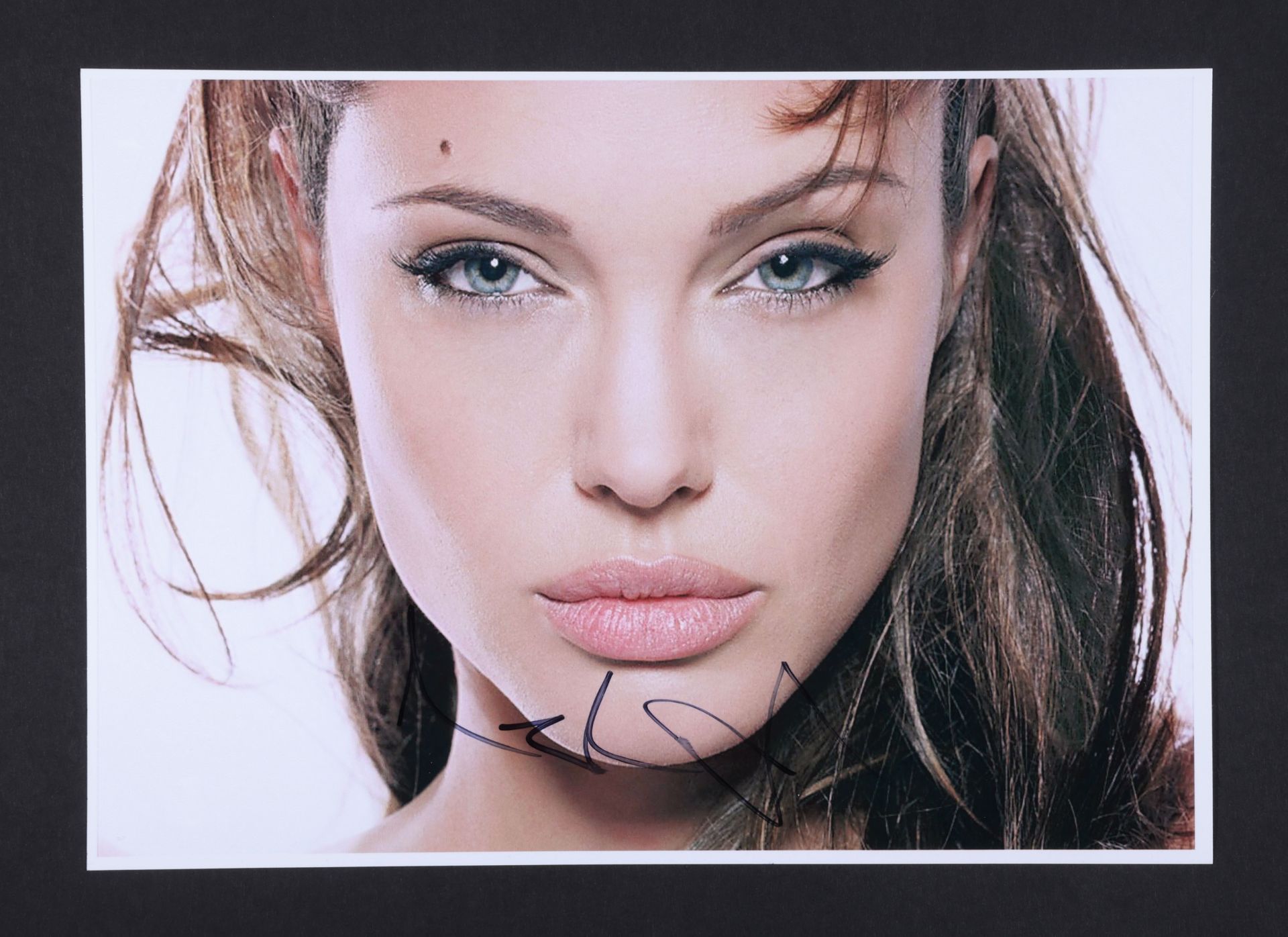 AUTOGRAPHED STILLS - Angelina Jolie, Natalie Portman, Kirsten Dunst, Keira Knightley and Hayden Pane - Image 5 of 5