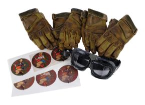 ALIEN: COVENANT (2017) - Four Pairs of Gloves and Six Decals with Goggles