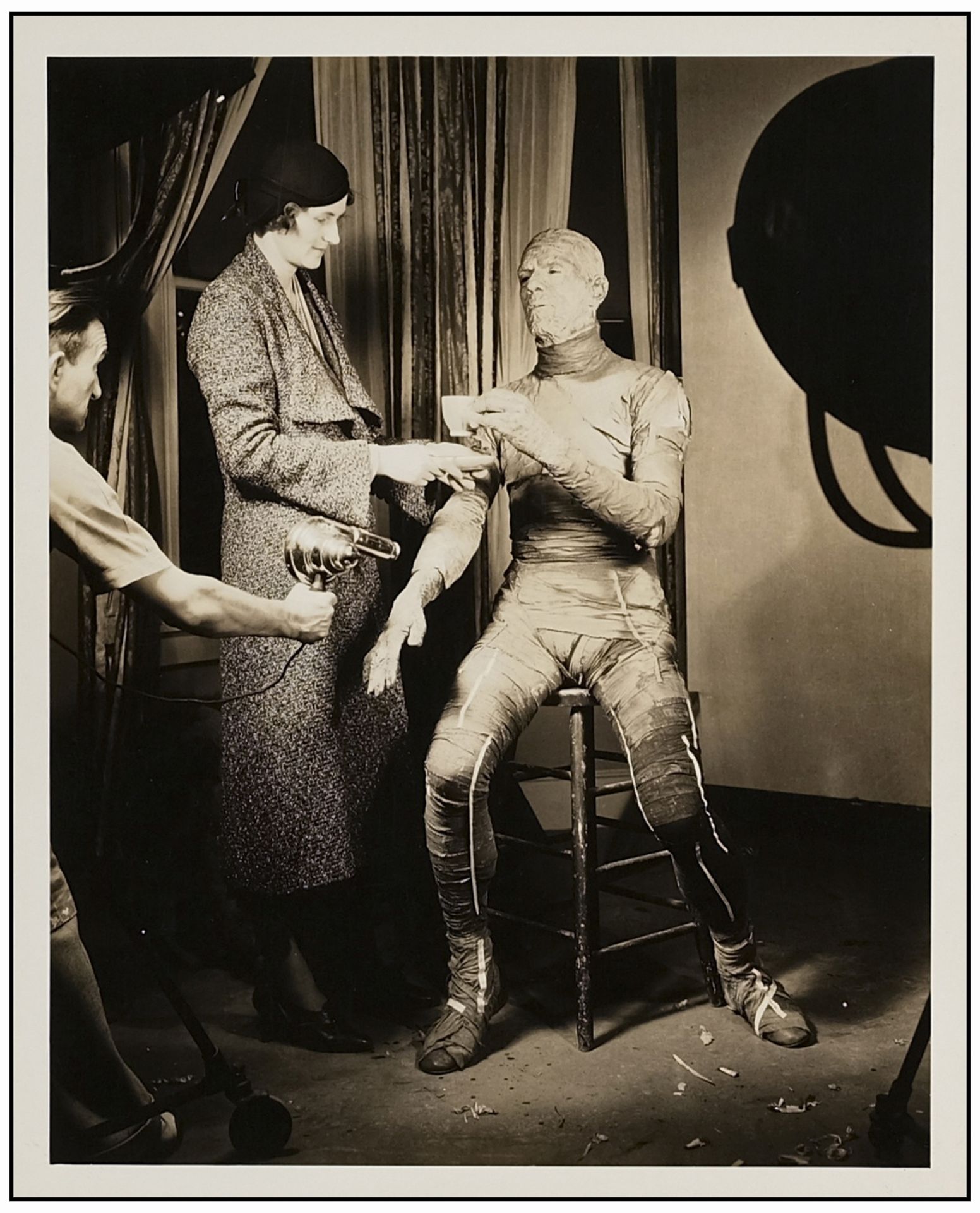 THE MUMMY - (2) Behind the Scenes Photos, Over Sized Double-Weight and 8" x 10" Single-Weight. (11" - Bild 3 aus 4